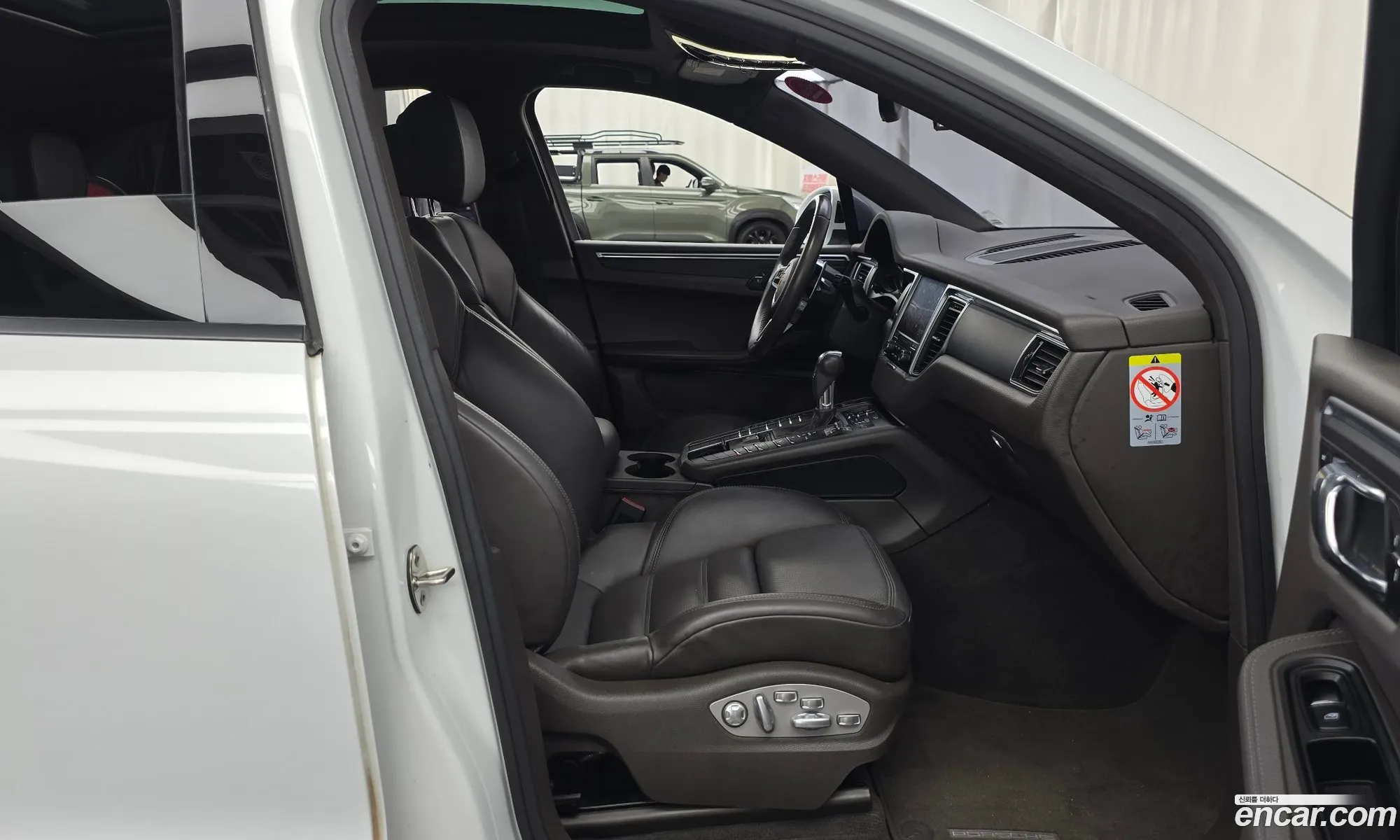 Porsche Macan 2018 WP1AA2952JLB25740 — 11