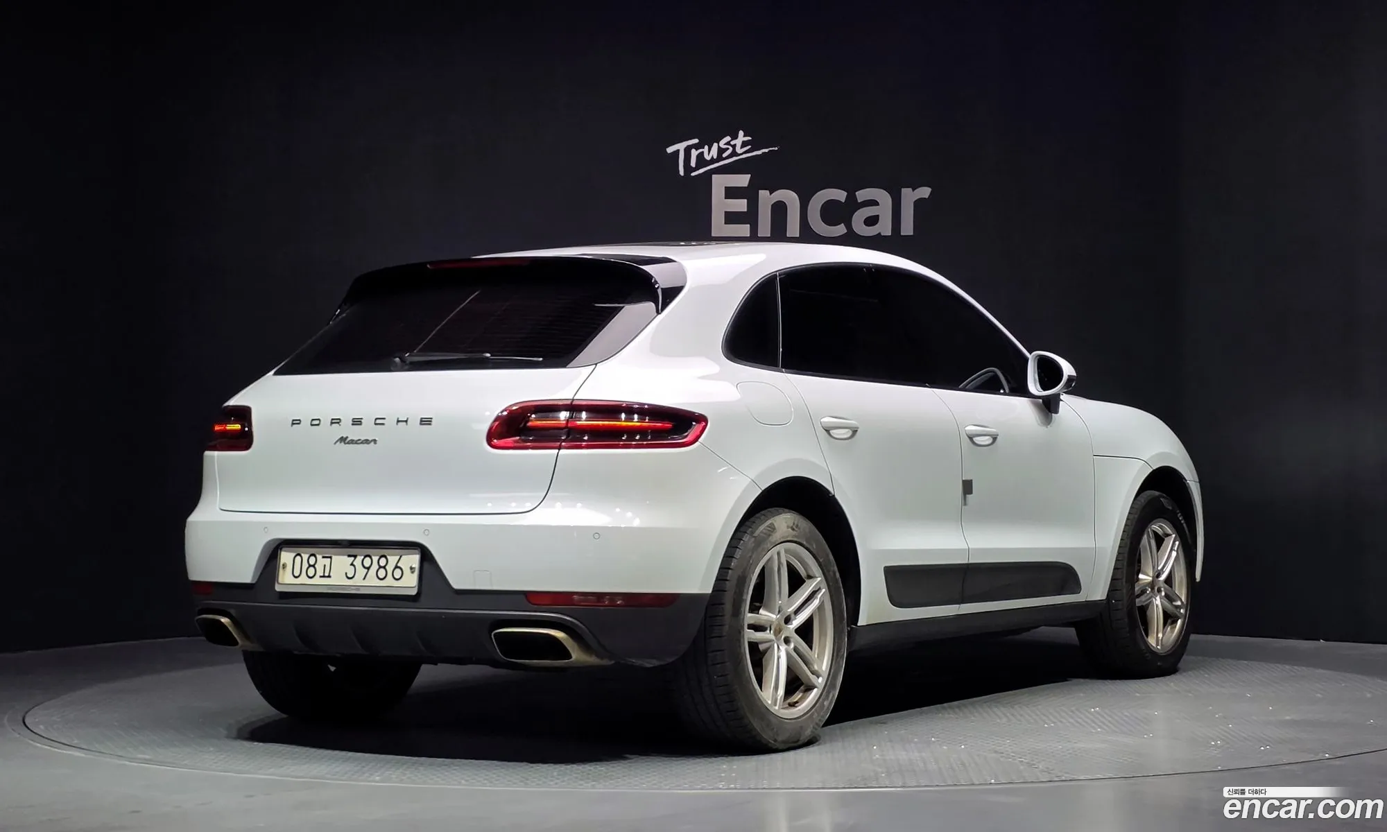 Porsche Macan 2018 WP1AA2952JLB25740 — 12