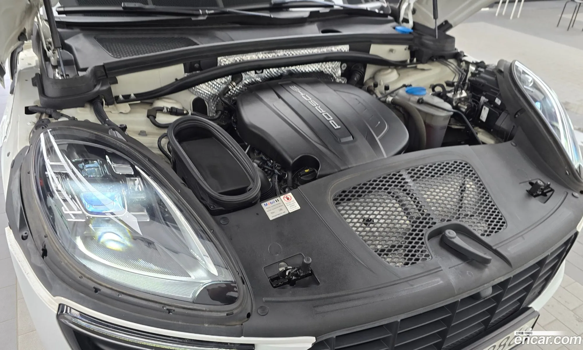 Porsche Macan 2018 WP1AA2952JLB25740 — 16