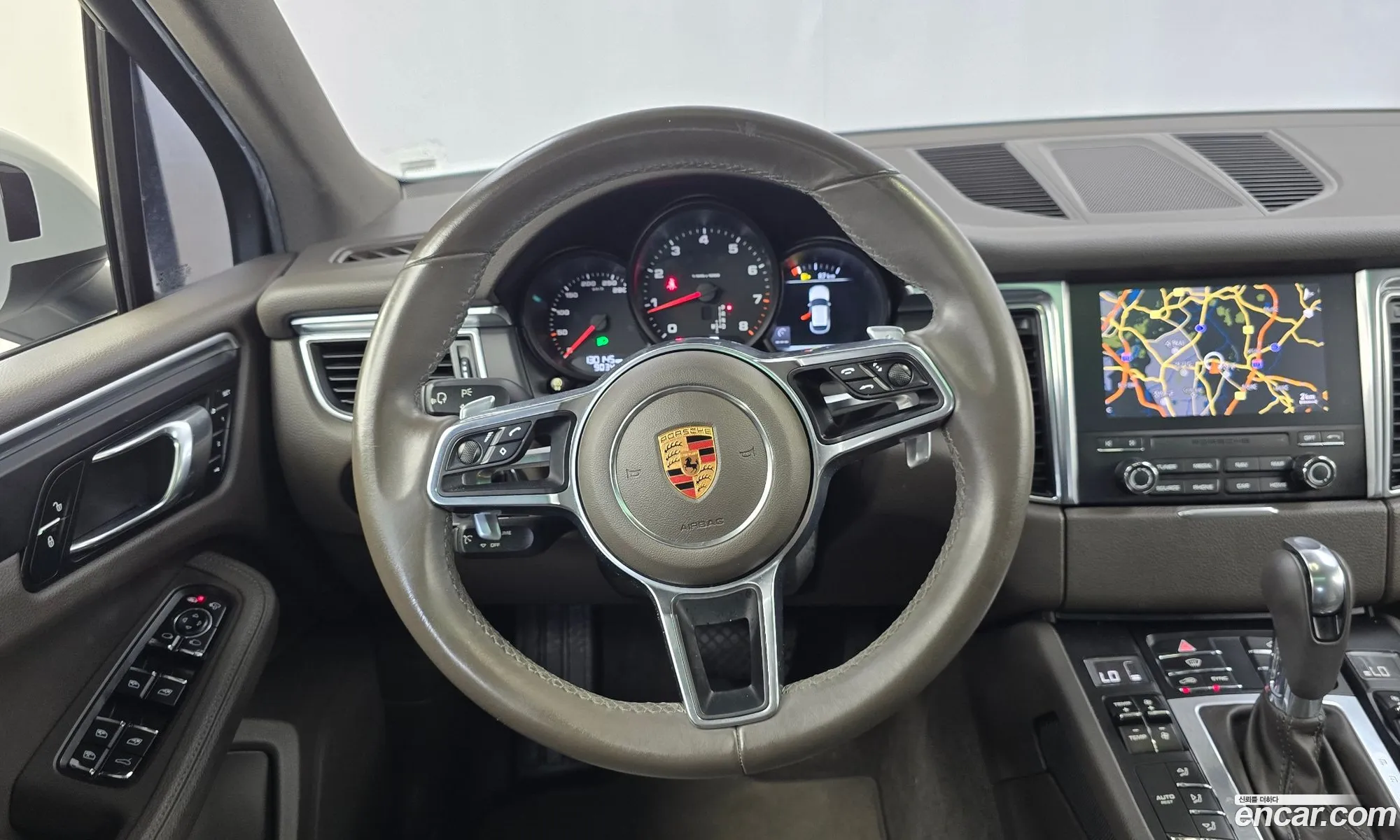 Porsche Macan 2018 WP1AA2952JLB25740 — 20