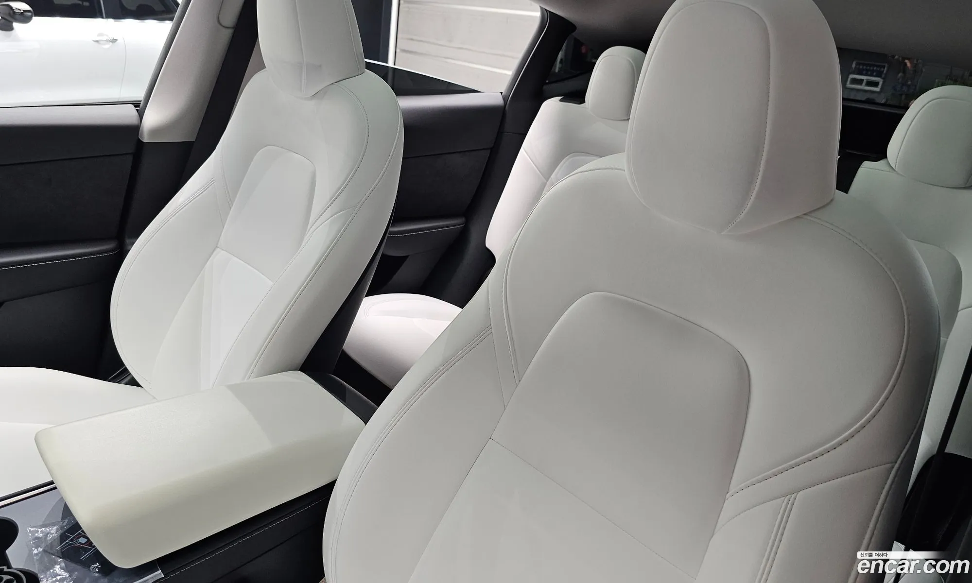 Tesla Model Y 2024 — 16
