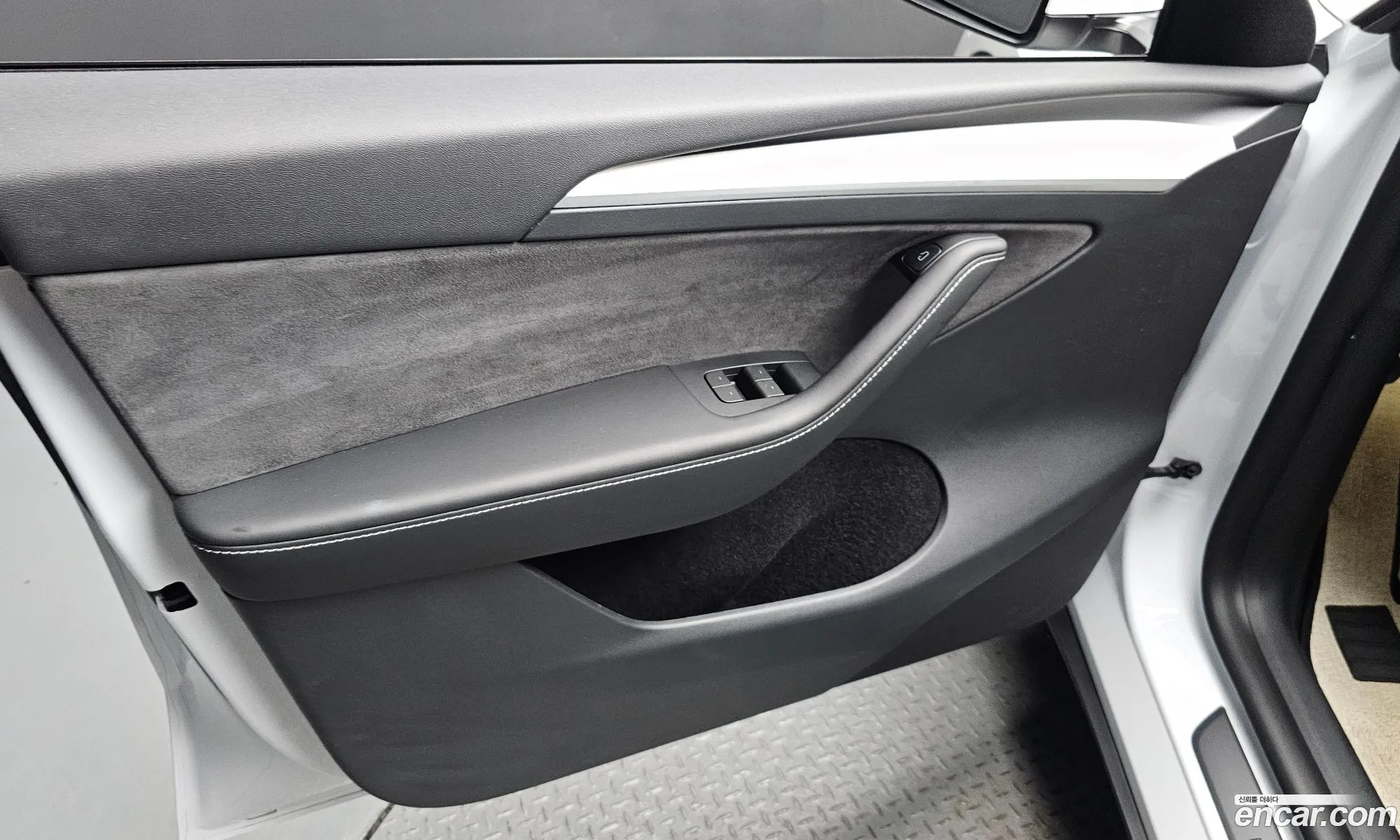 Tesla Model Y 2024 — 21