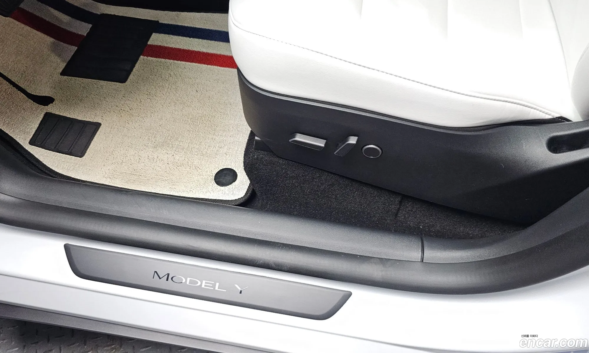 Tesla Model Y 2024 — 17