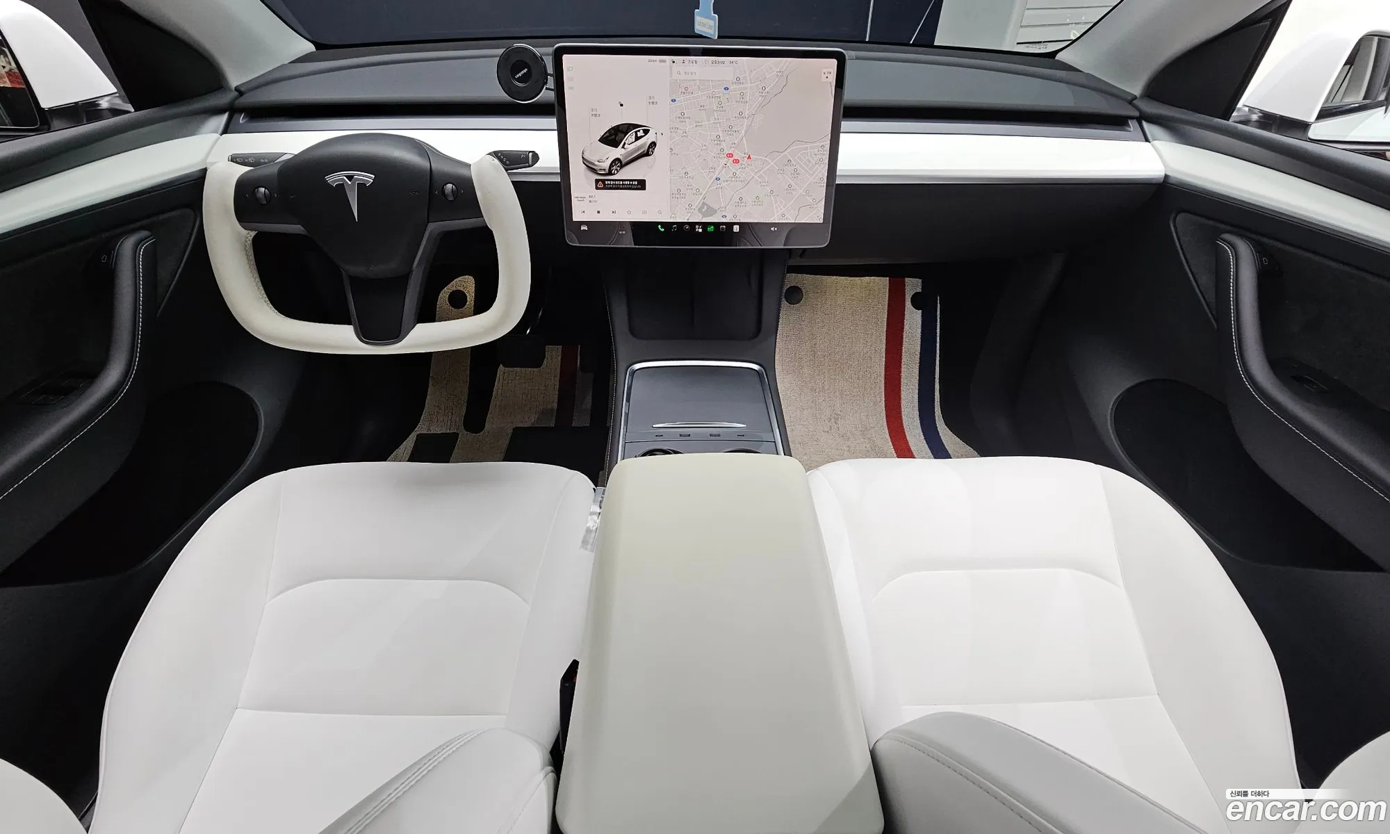 Tesla Model Y 2024 — 27