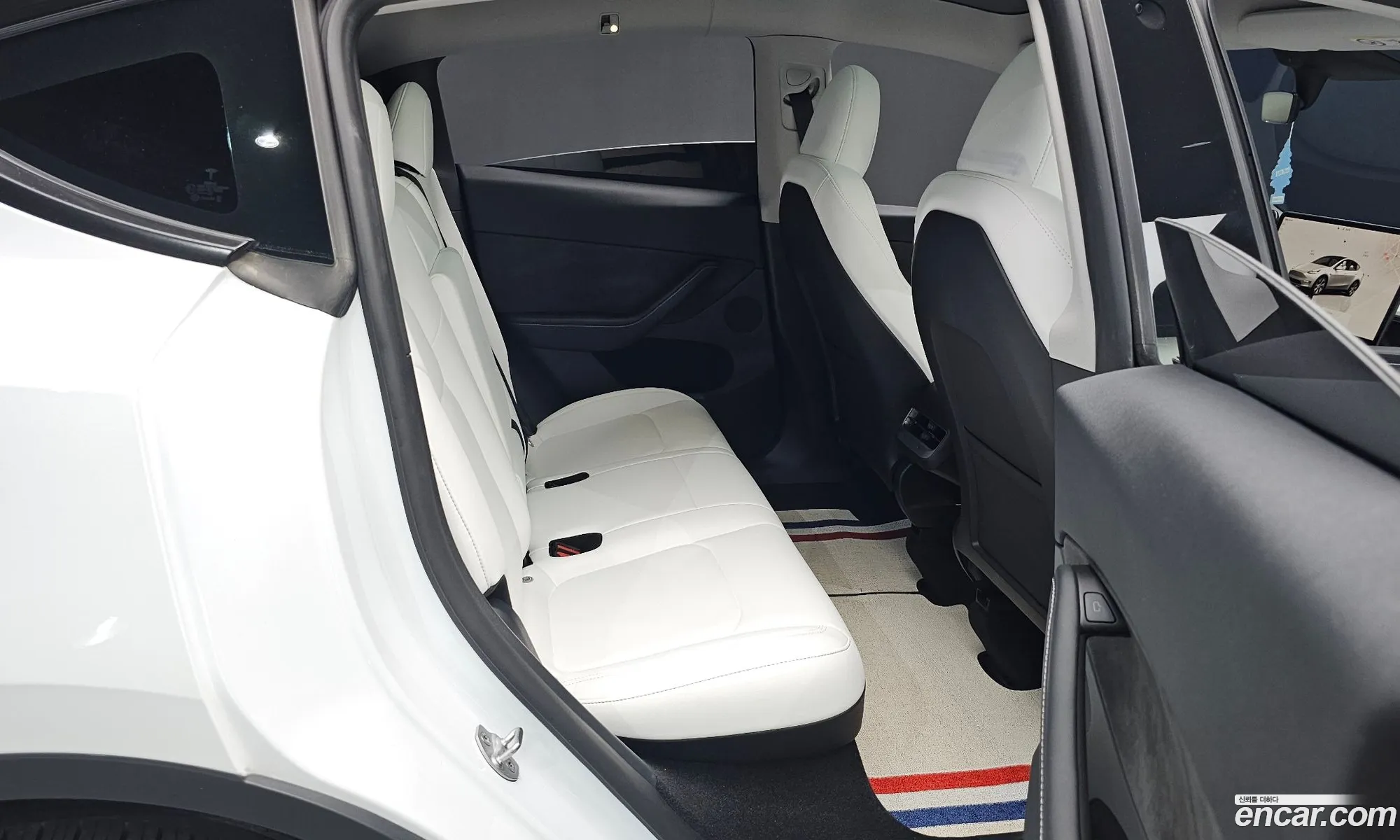 Tesla Model Y 2024 — 31
