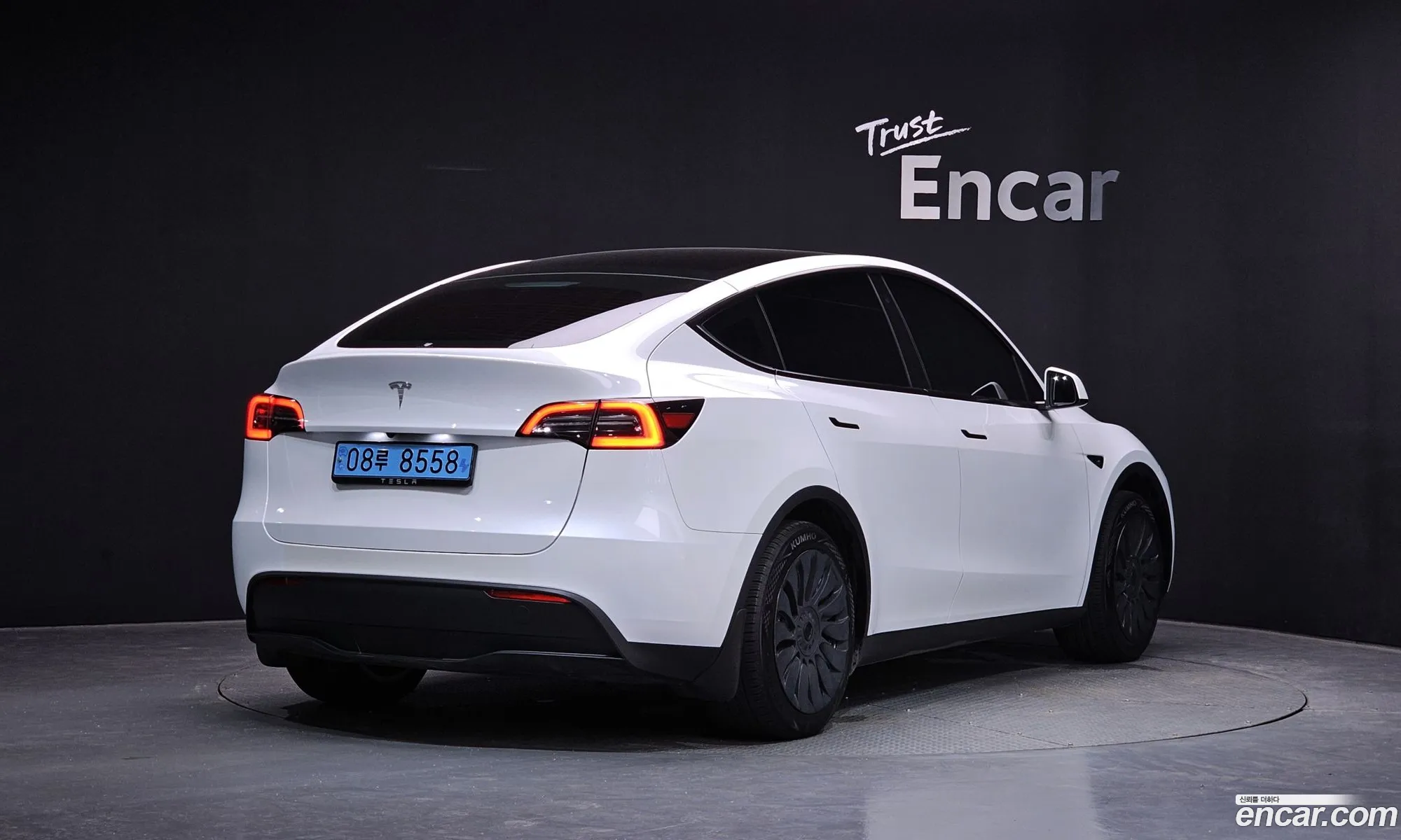 Tesla Model Y 2024 — 2