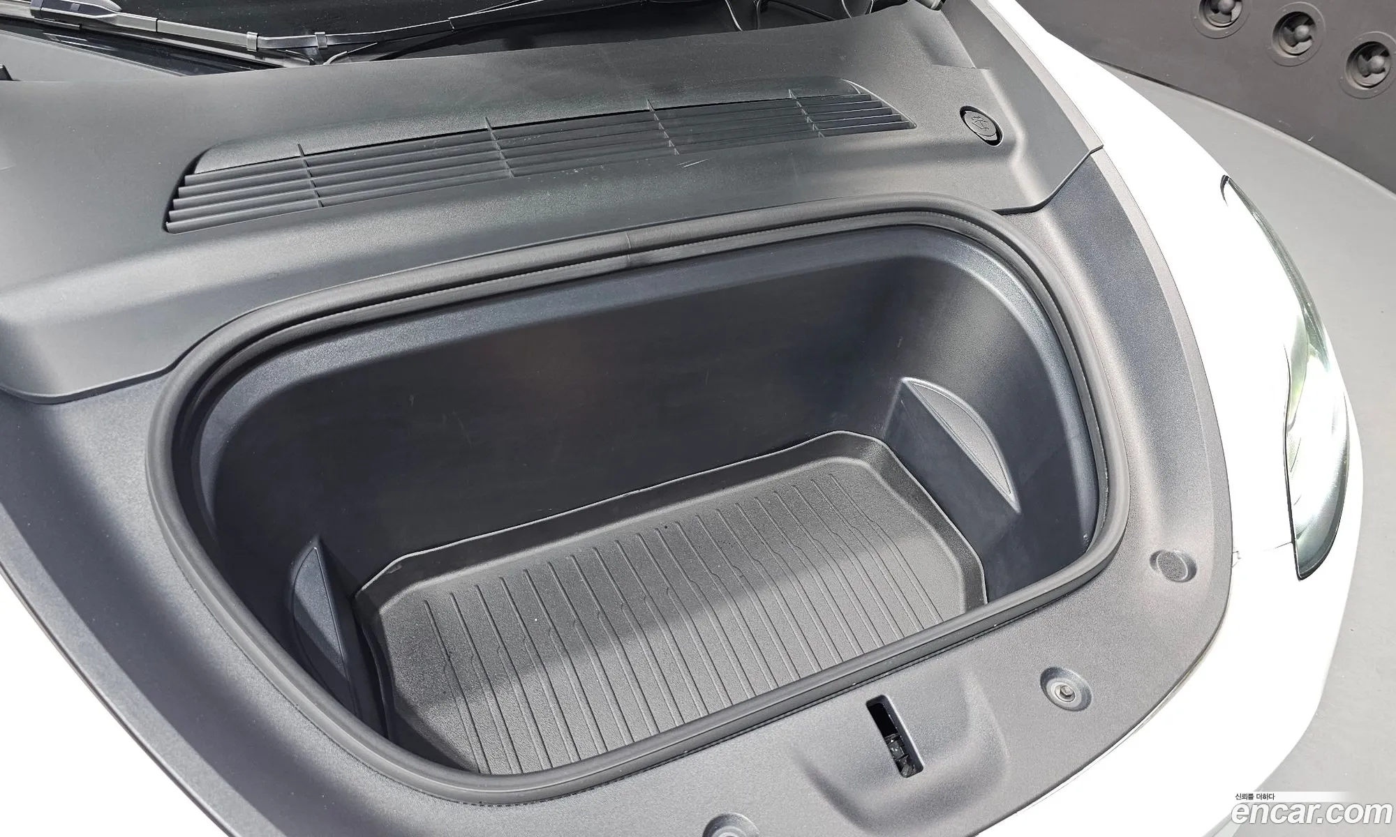 Tesla Model Y 2024 — 23