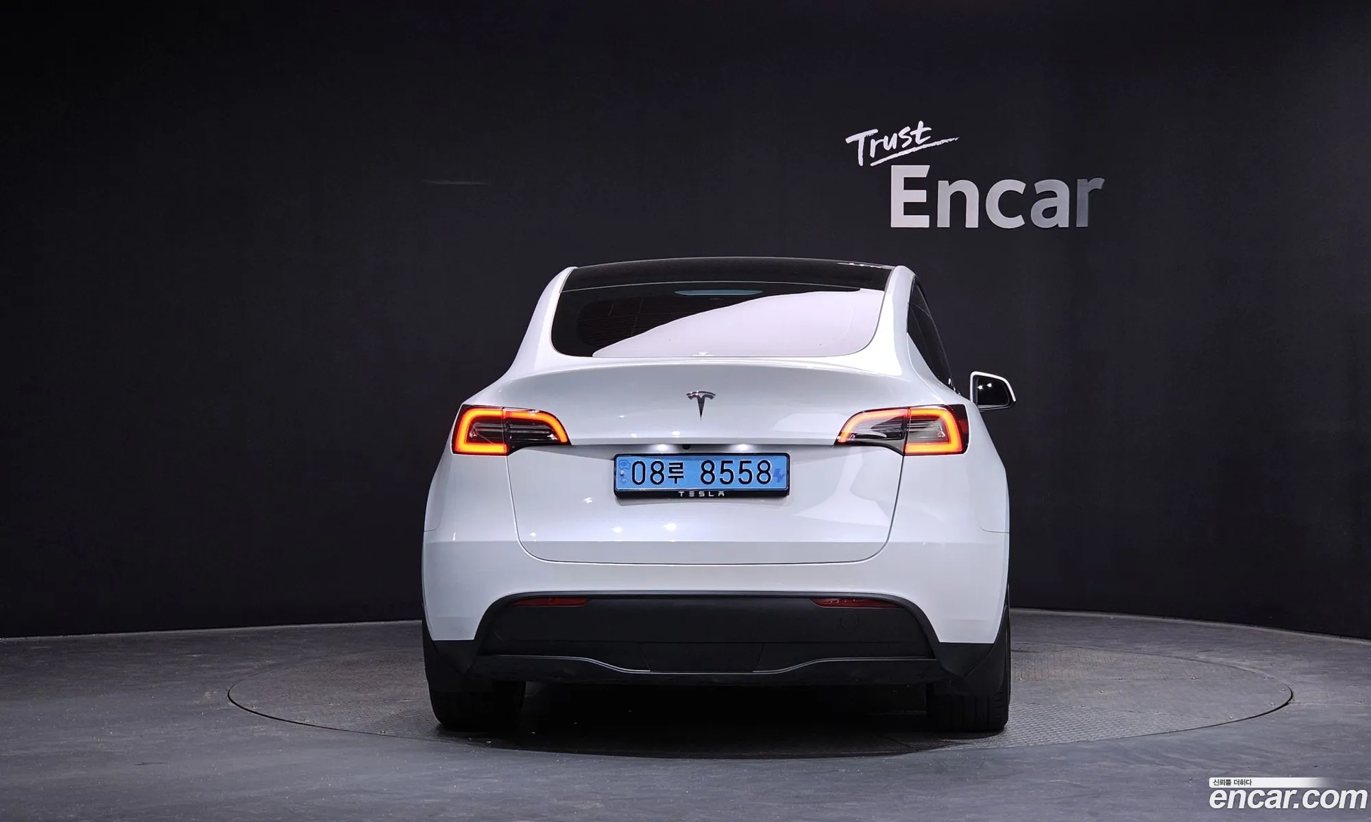 Tesla Model Y 2024 — 3