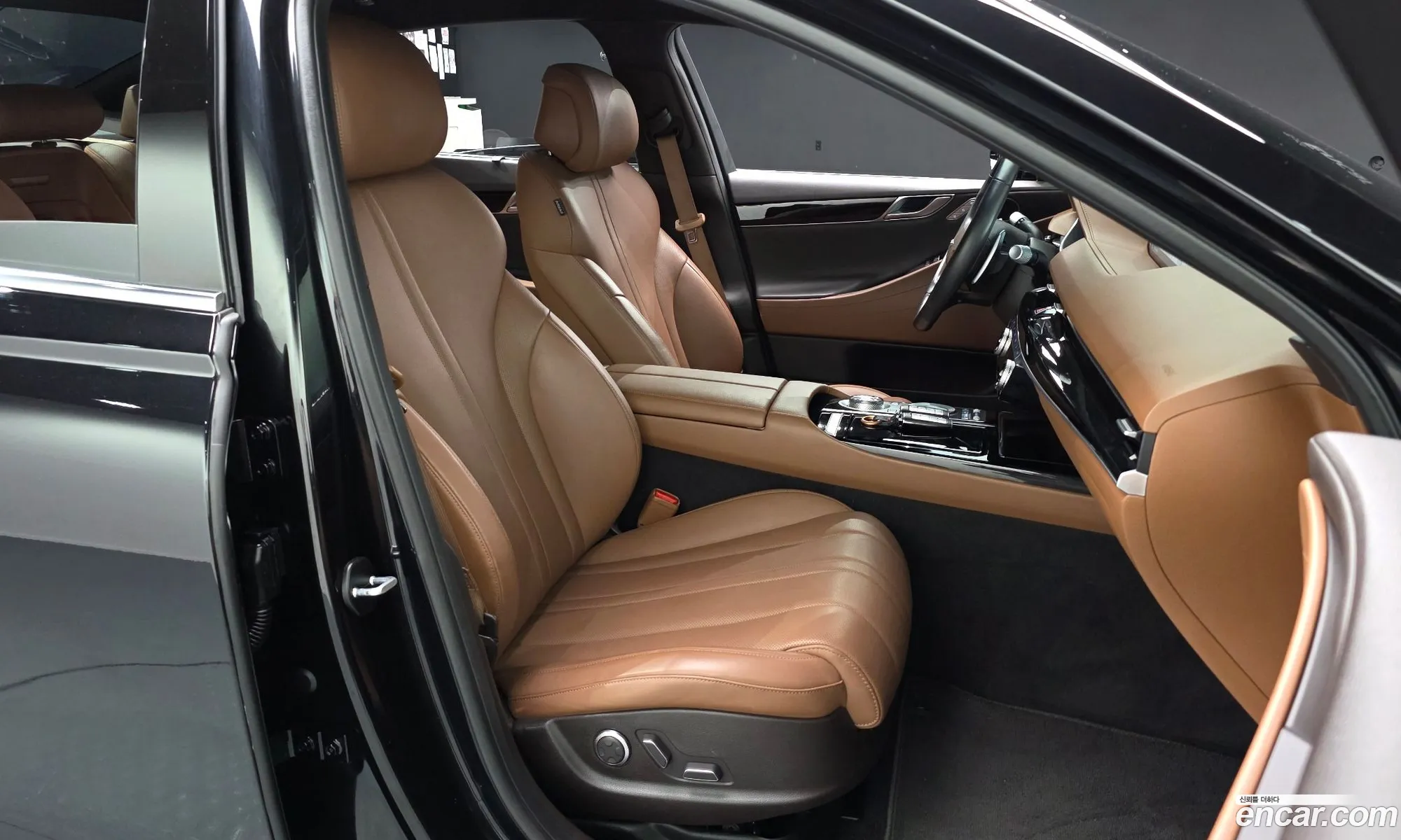 Genesis G80 2021 KMTGB41CBMU075104 — 24