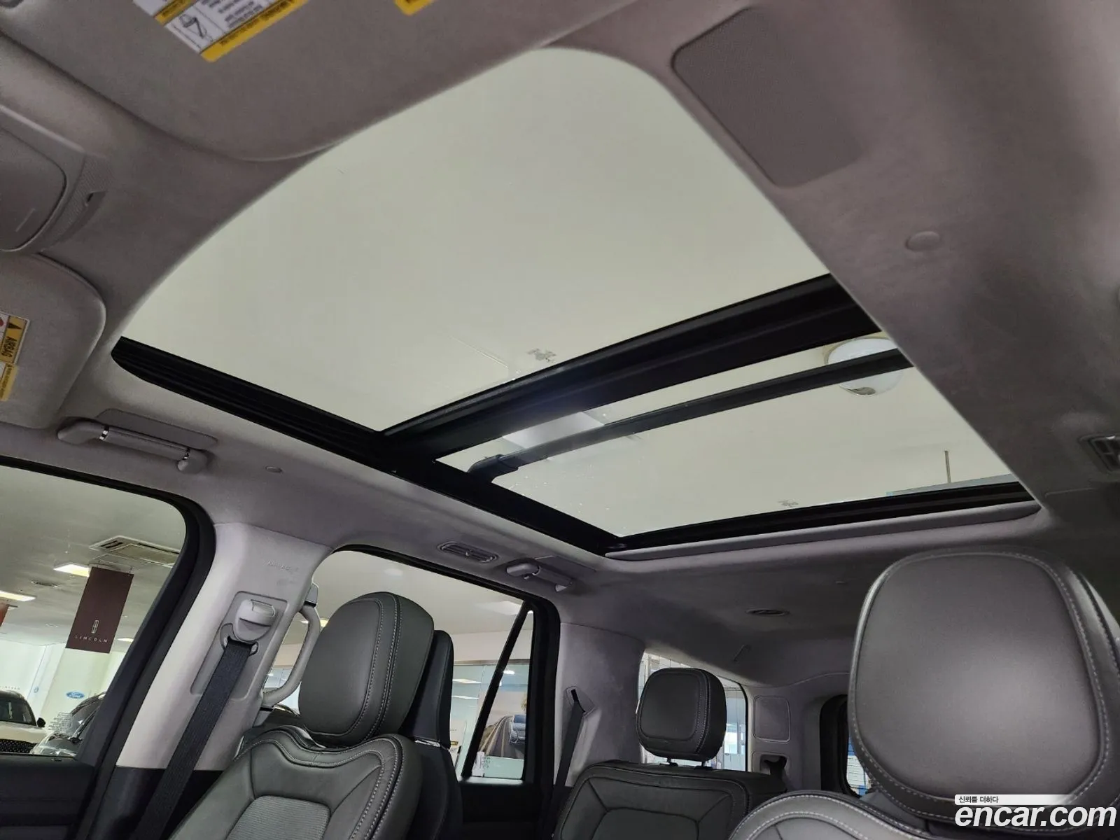 Lincoln Navigator 2023 — 18