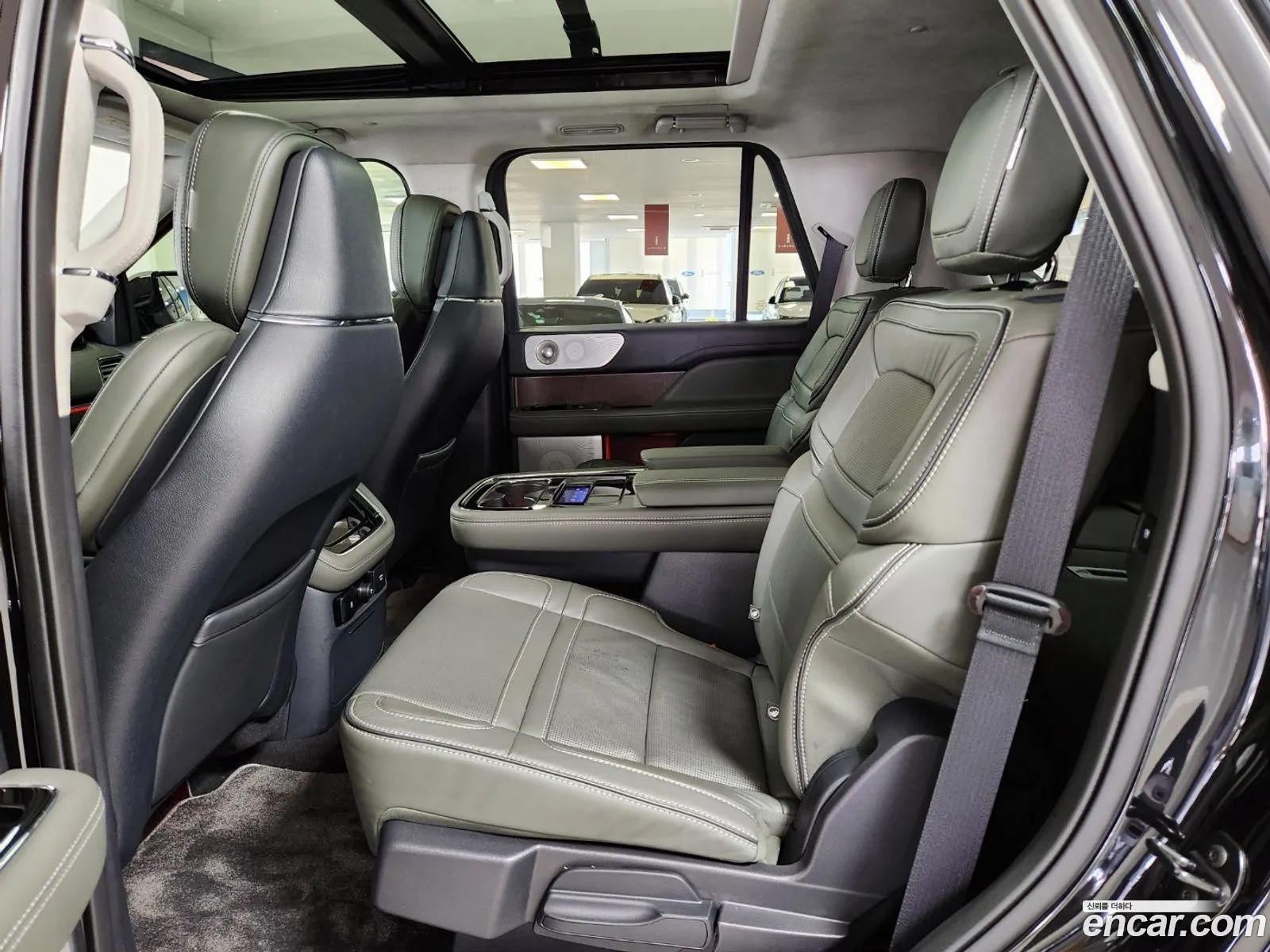 Lincoln Navigator 2023 — 6