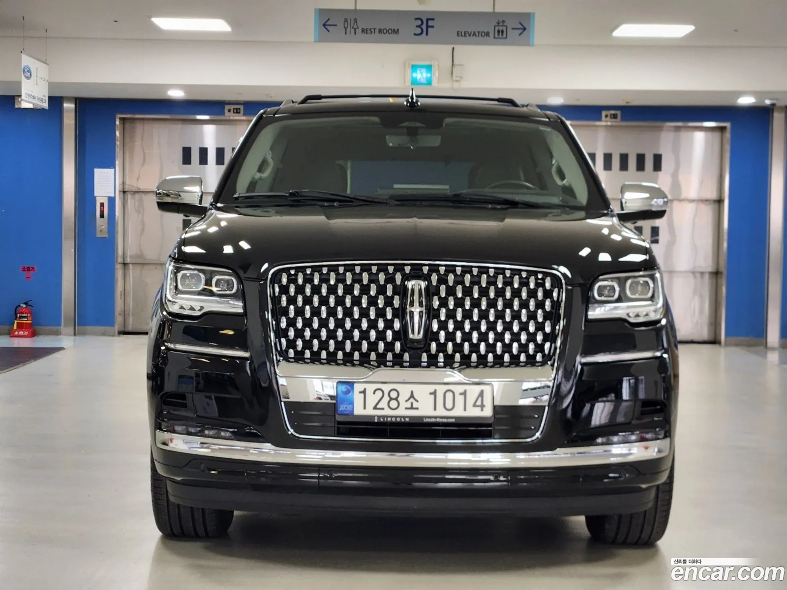 Lincoln Navigator 2023 — 10