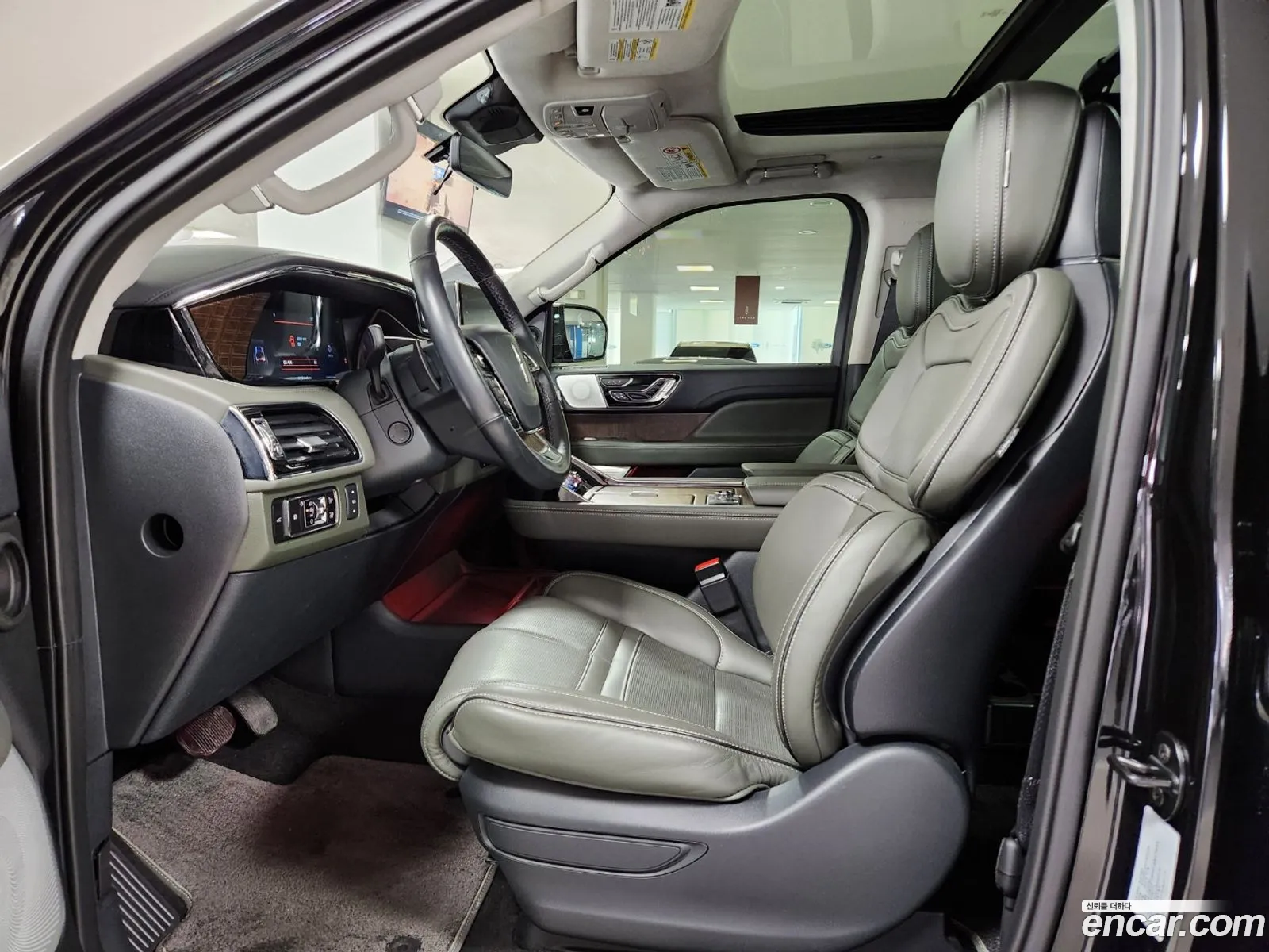 Lincoln Navigator 2023 — 8