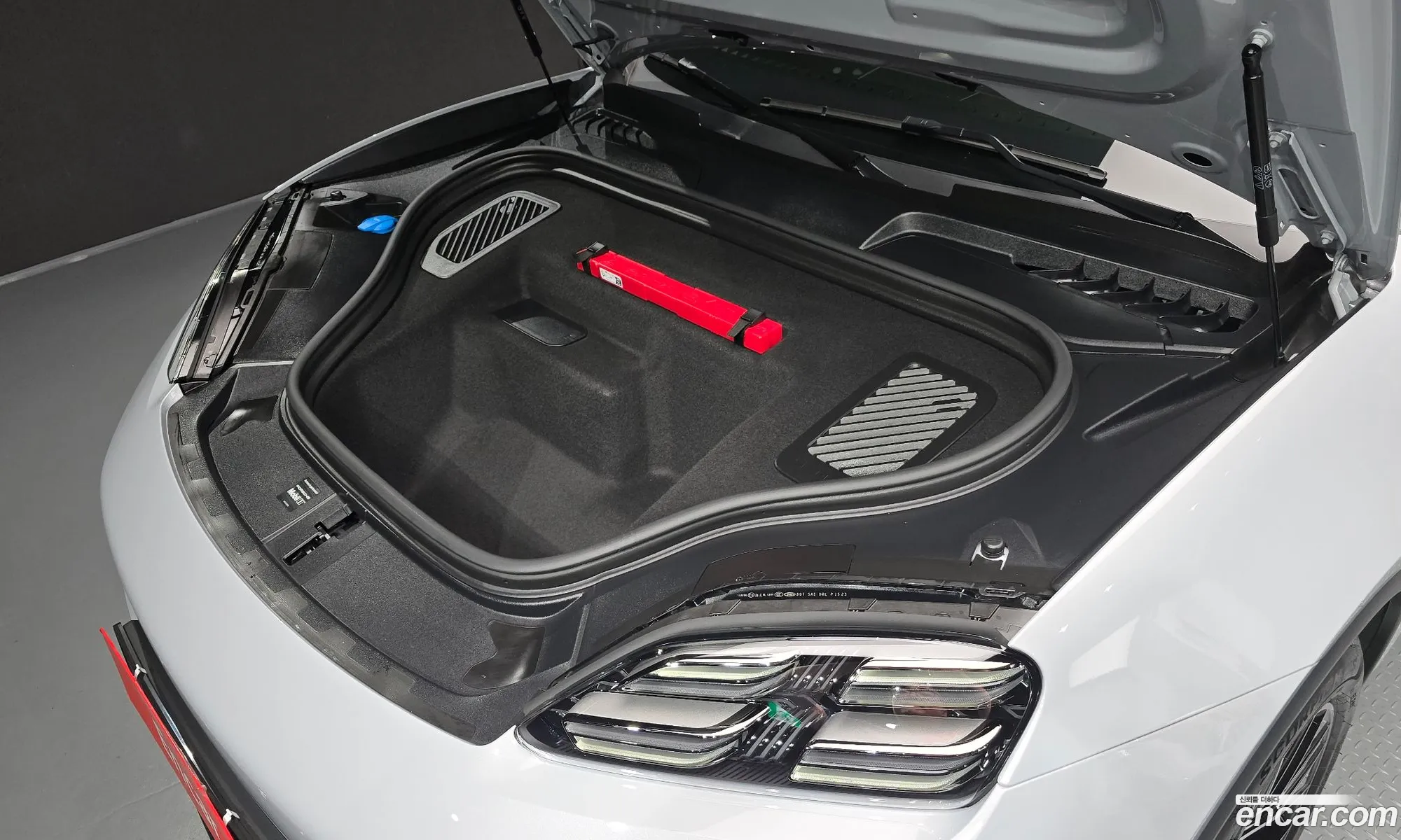 Porsche Macan EV 2025 WP1AA2XA7SL003325 — 9