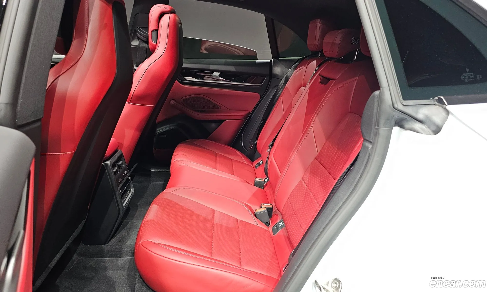 Porsche Macan EV 2025 WP1AA2XA7SL003325 — 15