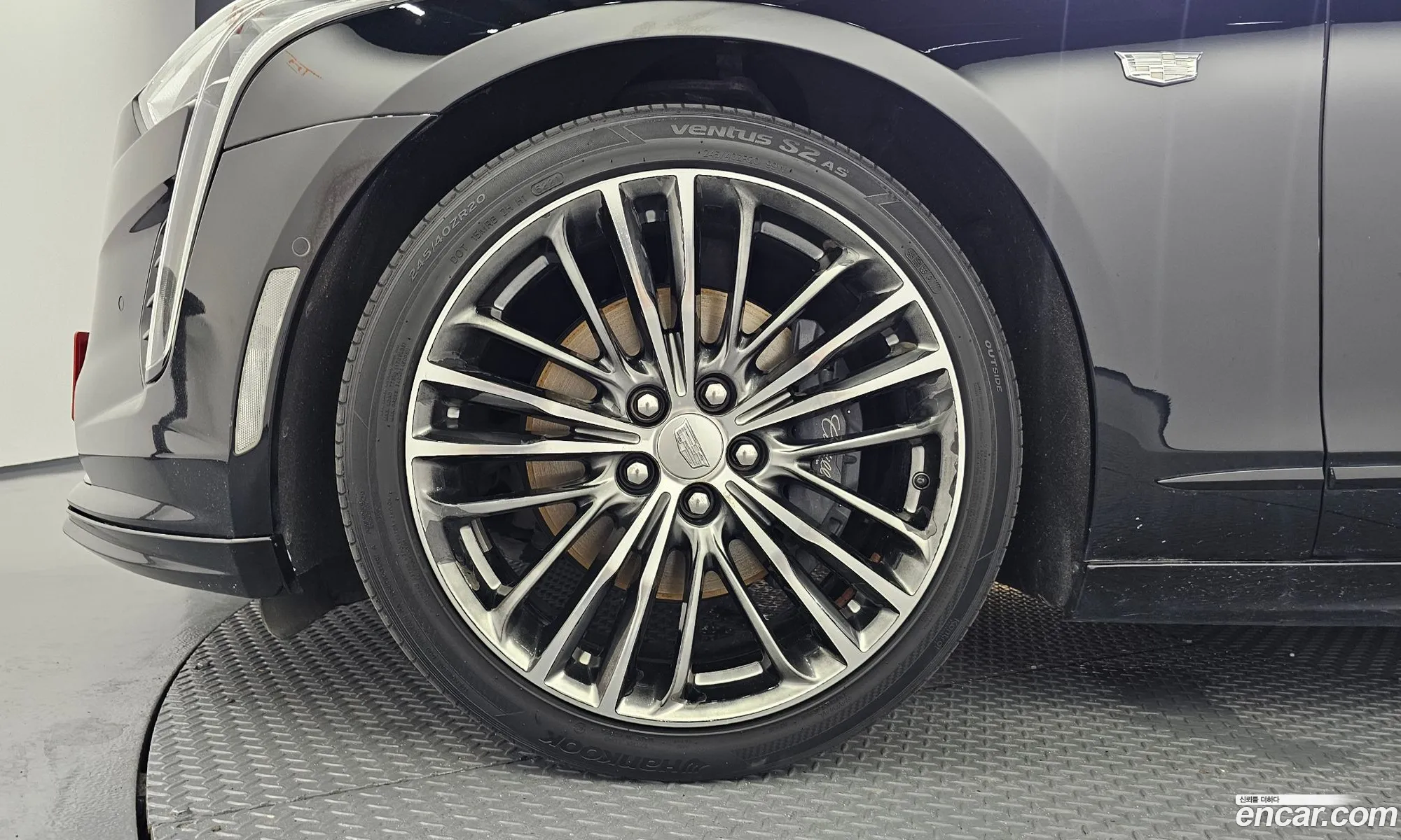 Cadillac CT6 2019 1G6K95RS8KU139355 — 16