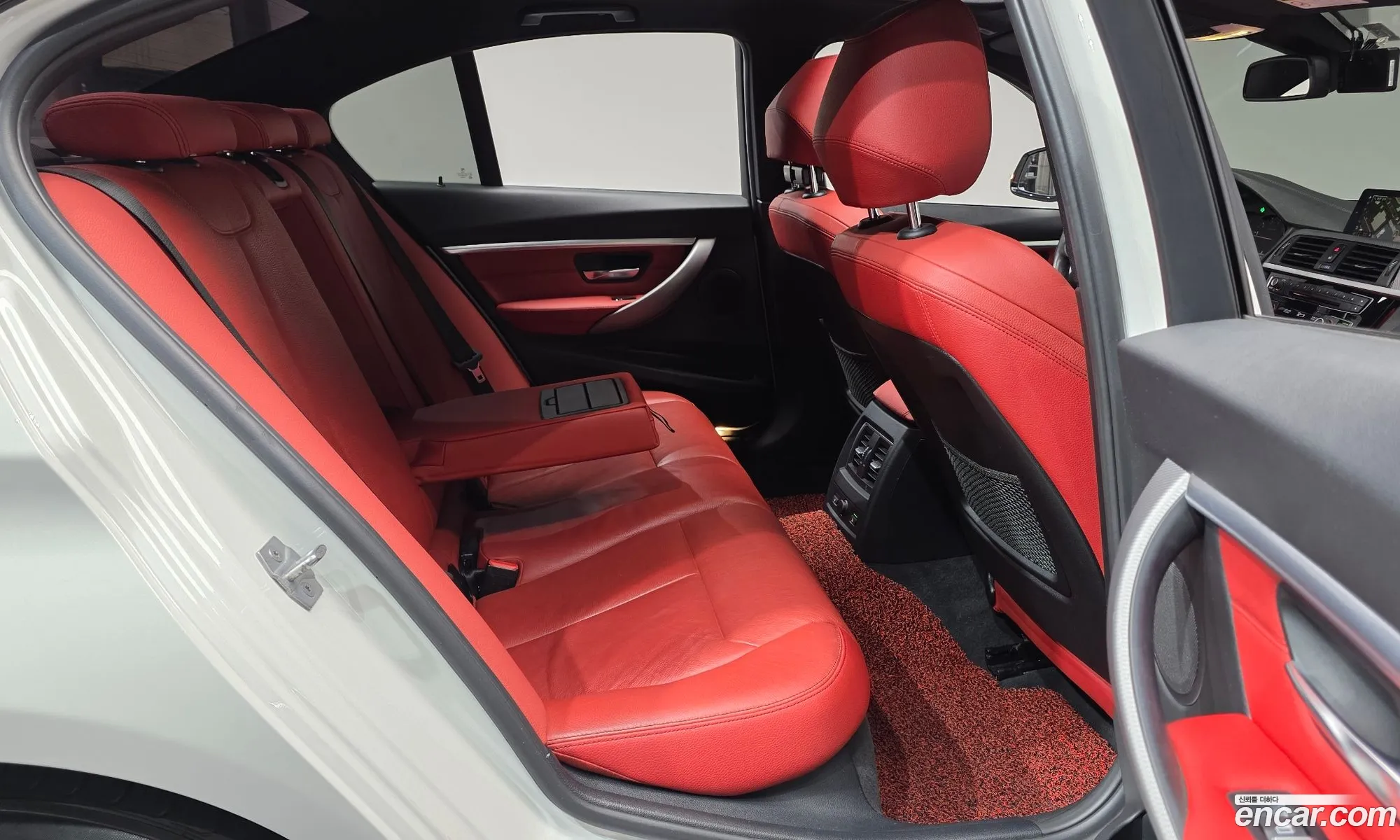 BMW 3 Series 2018 WBA8B9104JA538385 — 13
