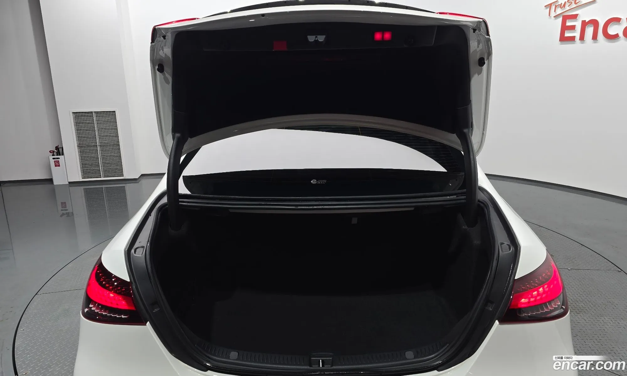 Mercedes-Benz E-Class W213 2021 — 33