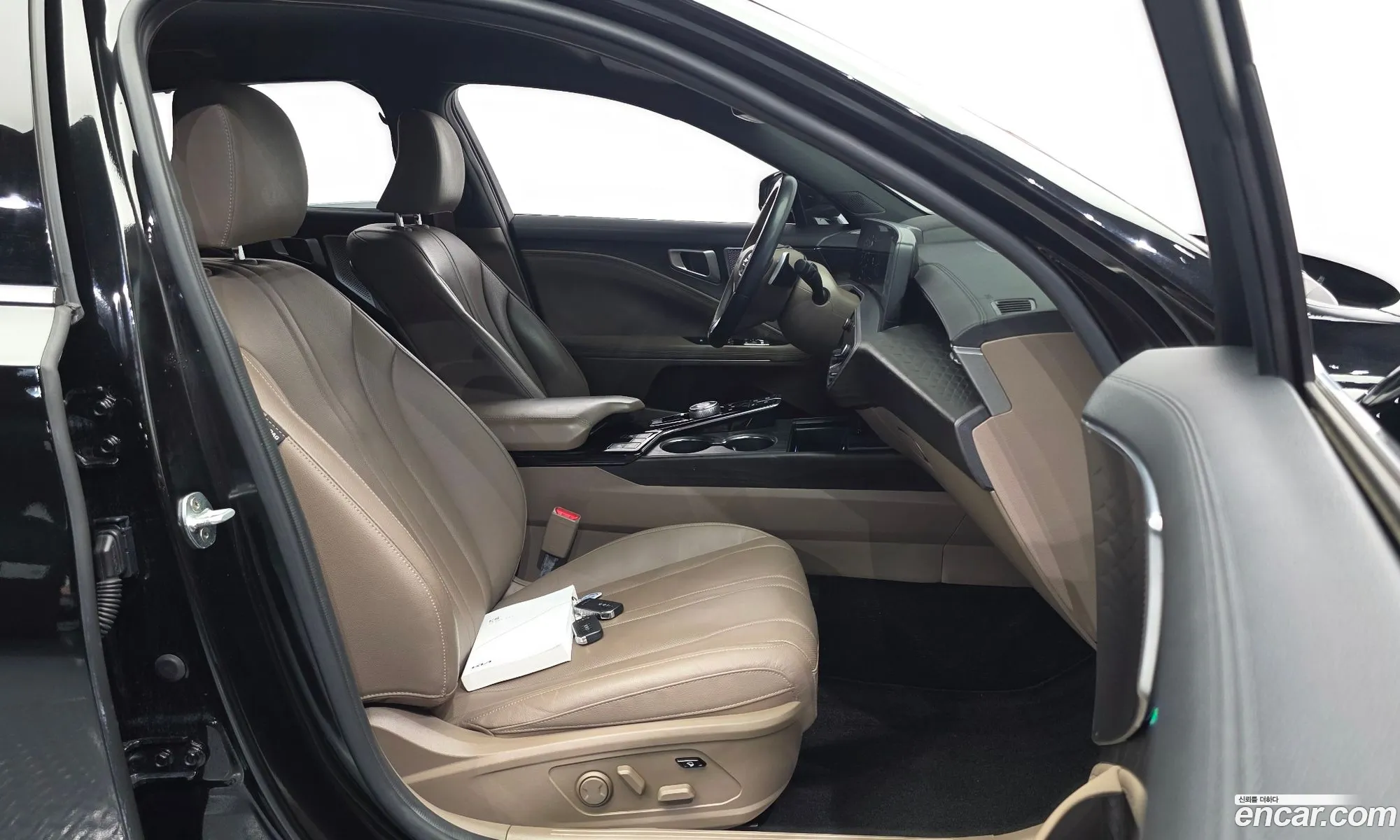Kia K8 2021 KNAM241BBNA014061 — 12