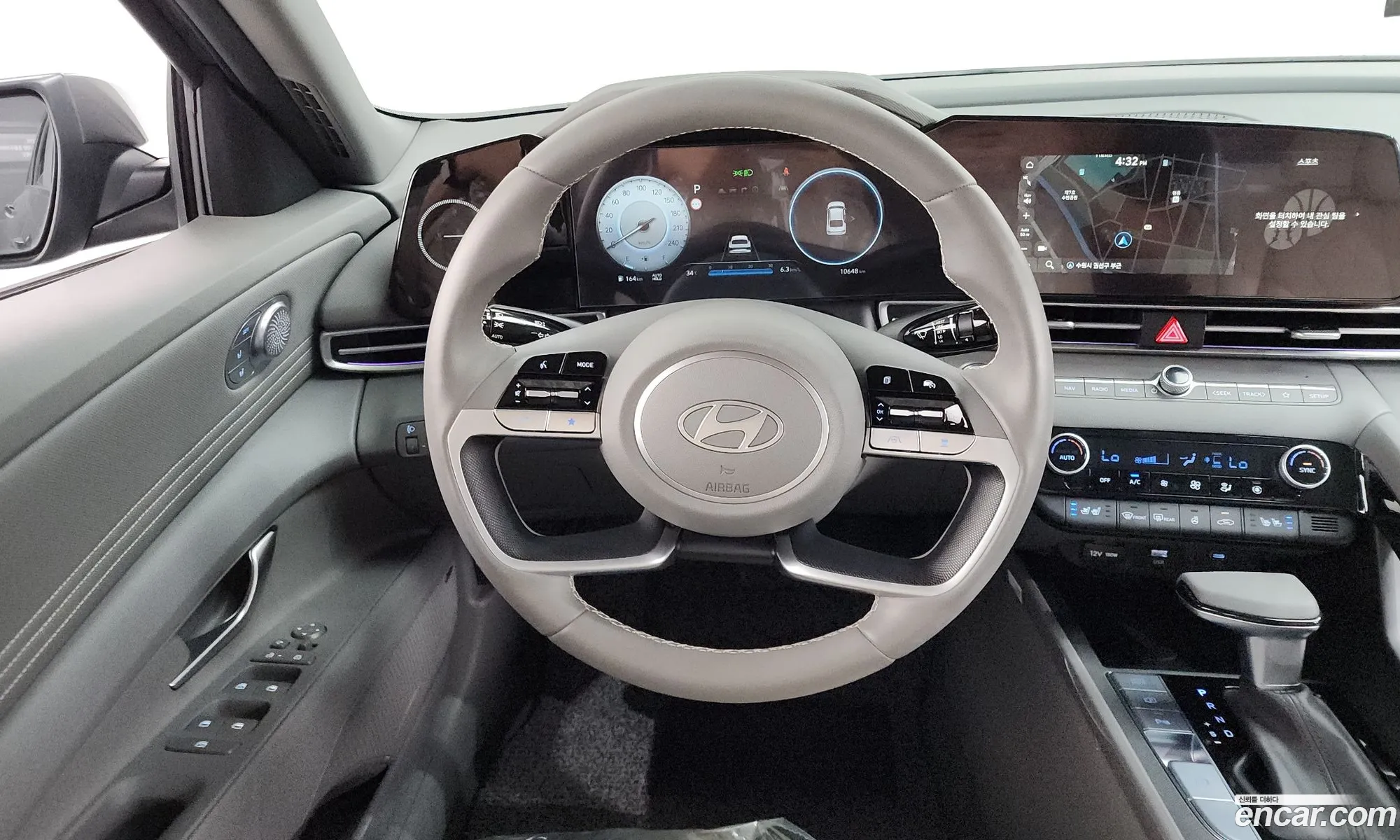 Hyundai Elantra 2024 — 2