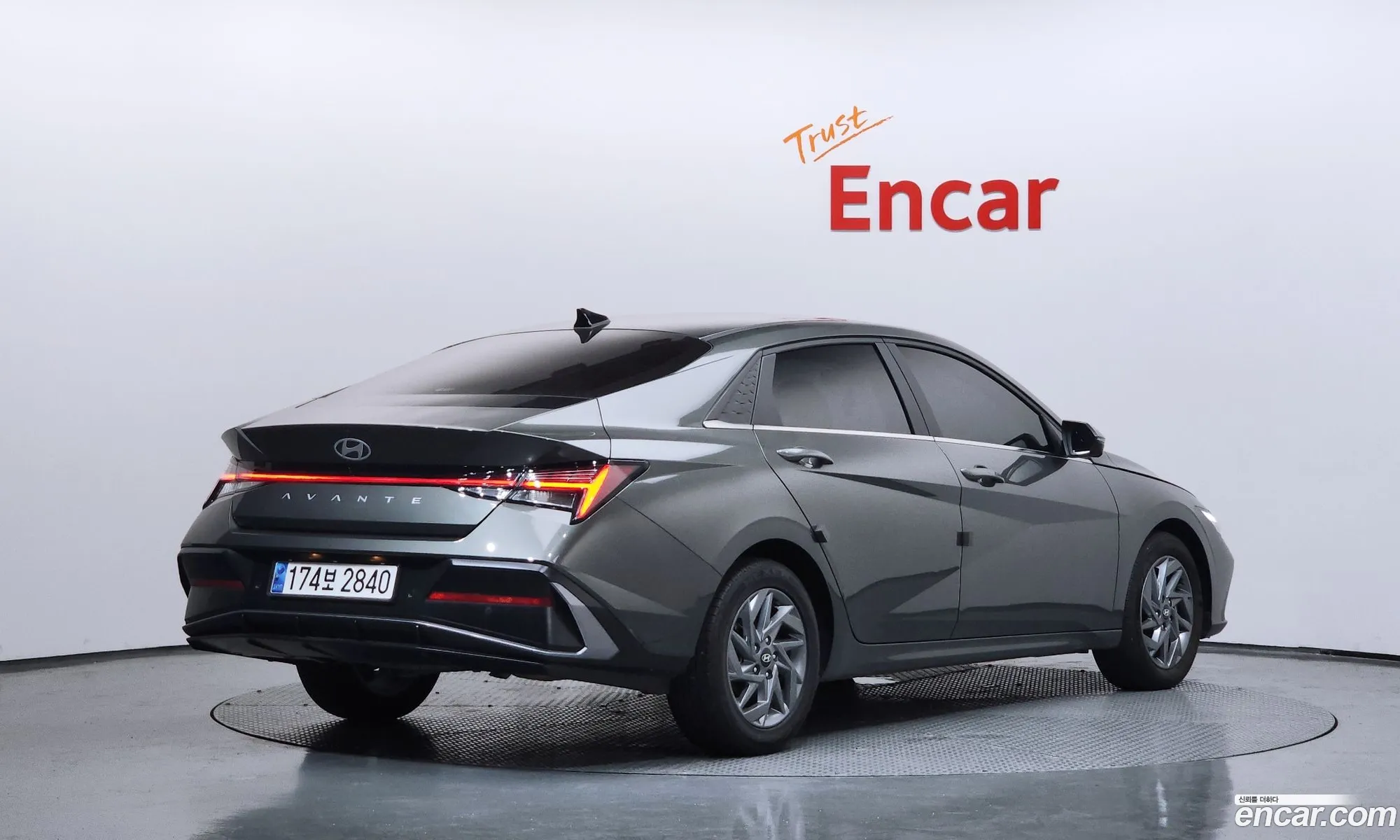 Hyundai Elantra 2024 — 3