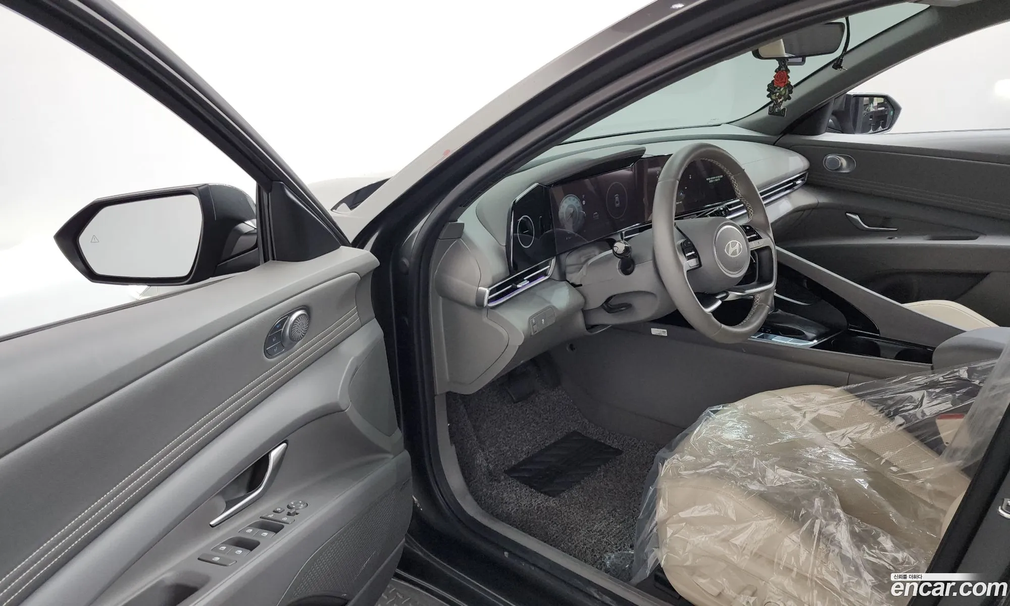 Hyundai Elantra 2024 — 17