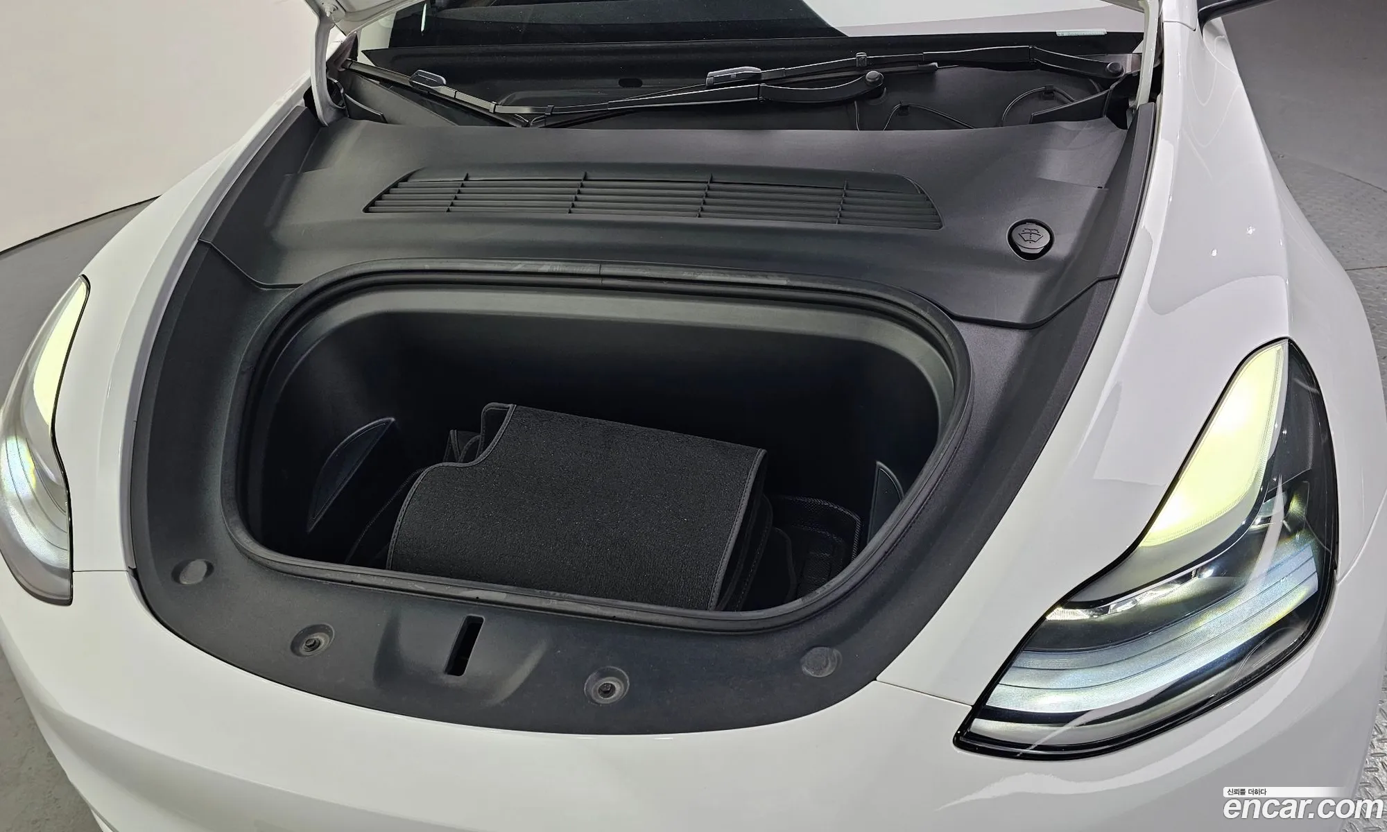 Tesla Model Y 2023 LRWYGCFS111111111 — 8
