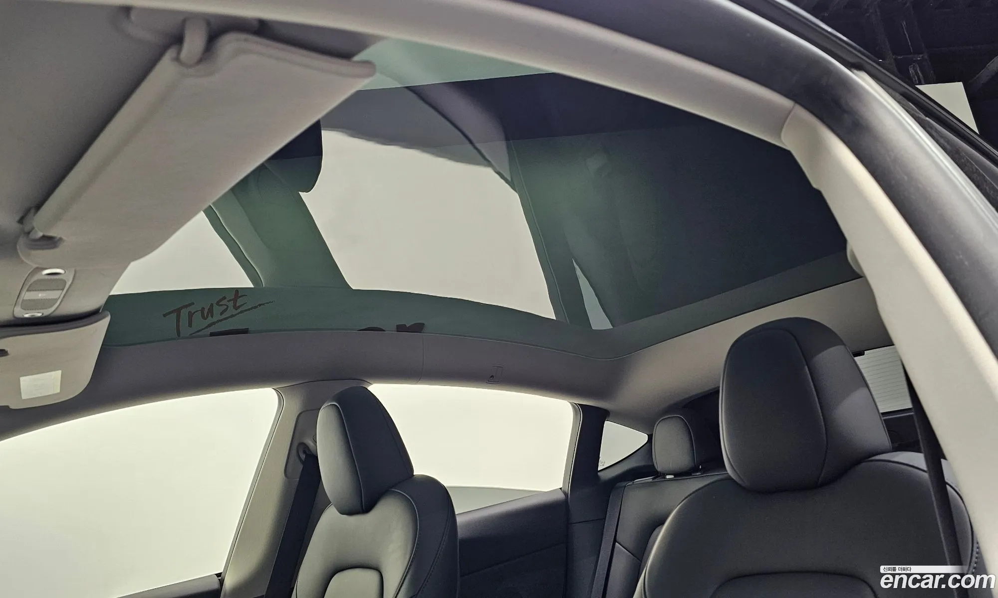 Tesla Model Y 2023 LRWYGCFS111111111 — 14