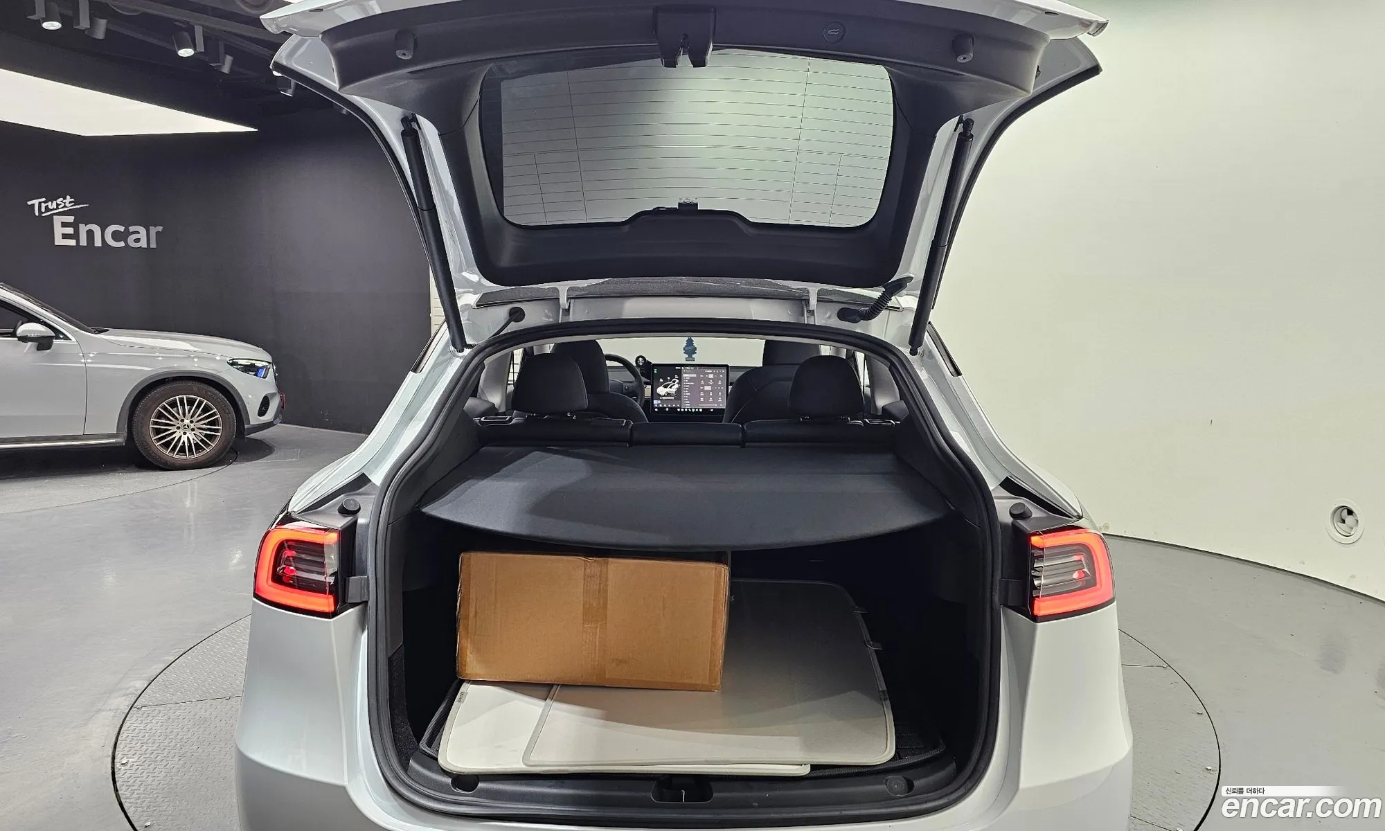 Tesla Model Y 2023 LRWYGCFS111111111 — 21