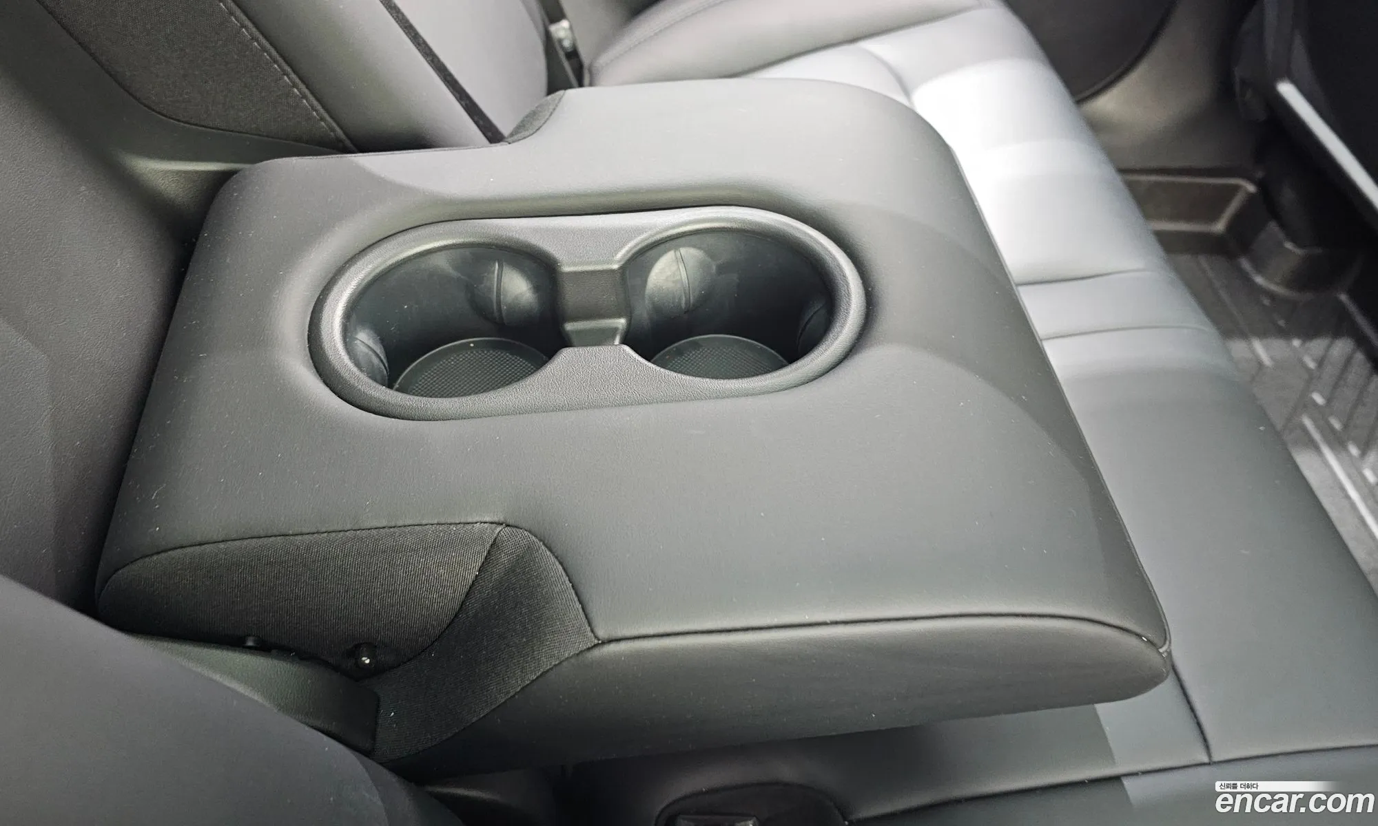 Tesla Model Y 2023 LRWYGCFS111111111 — 7