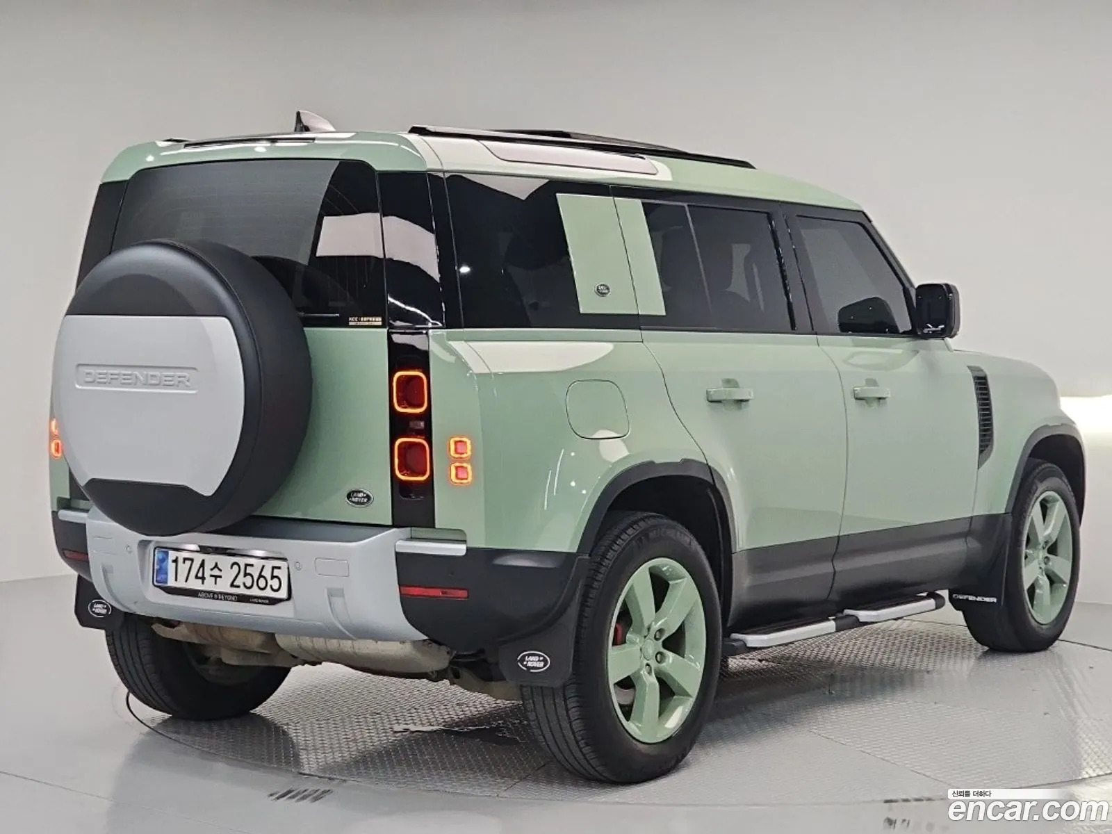 Land Rover Defender 2023 — 10