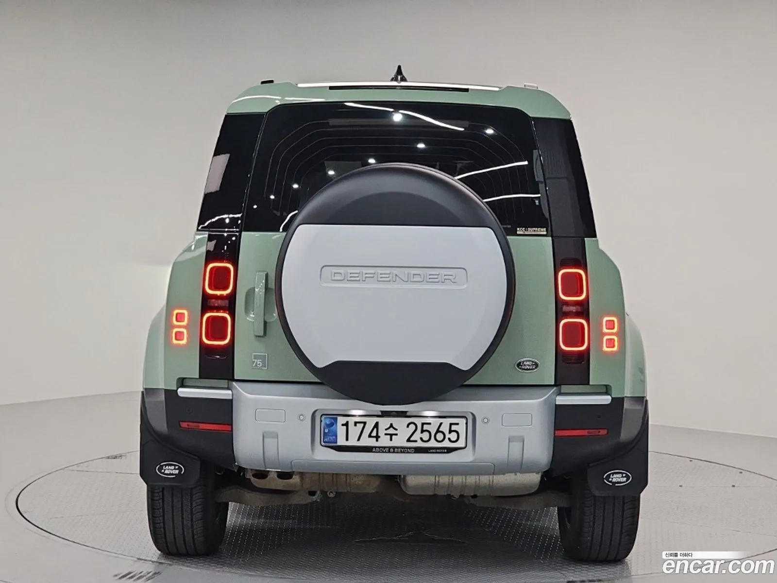 Land Rover Defender 2023 — 16