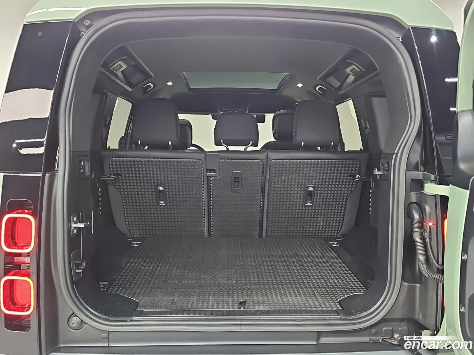 Land Rover Defender 2023 — 19