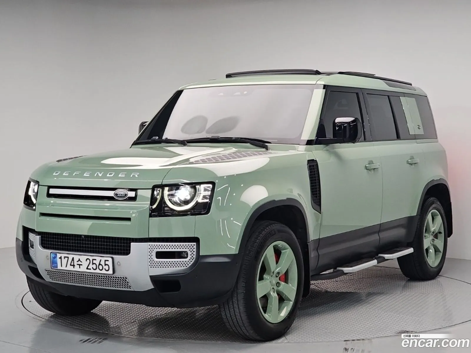 Land Rover Defender 2023 — 17
