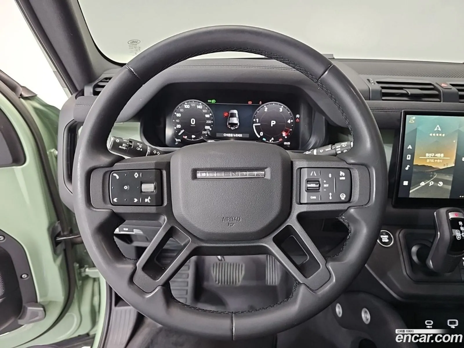 Land Rover Defender 2023 — 18