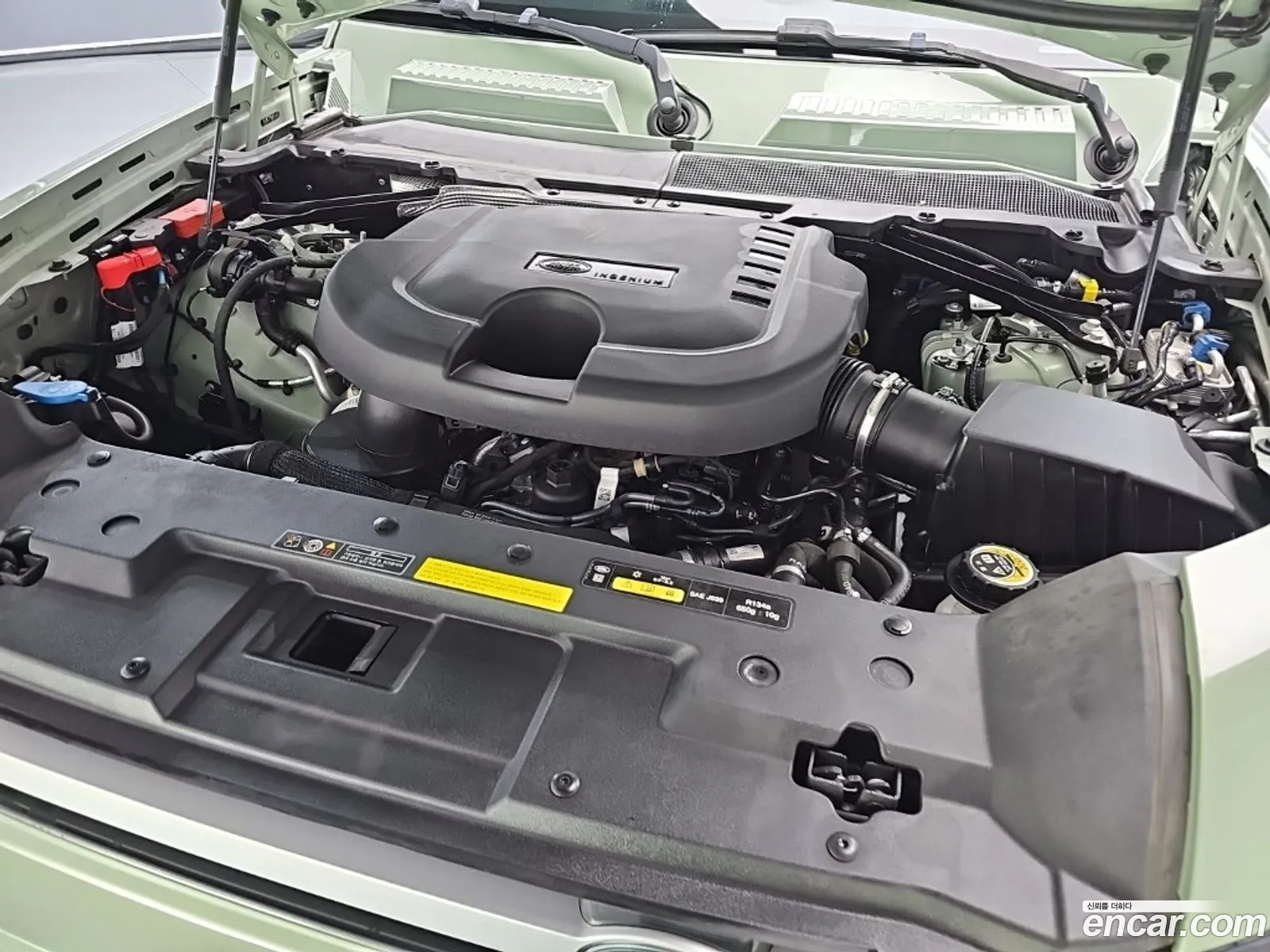 Land Rover Defender 2023 — 15