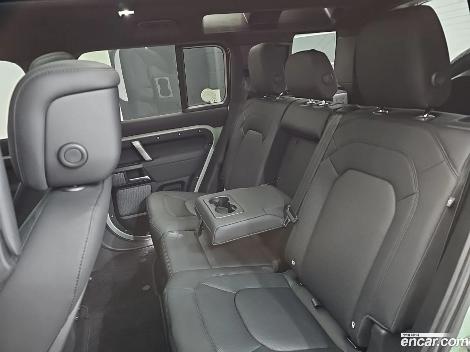Land Rover Defender 2023 — 14