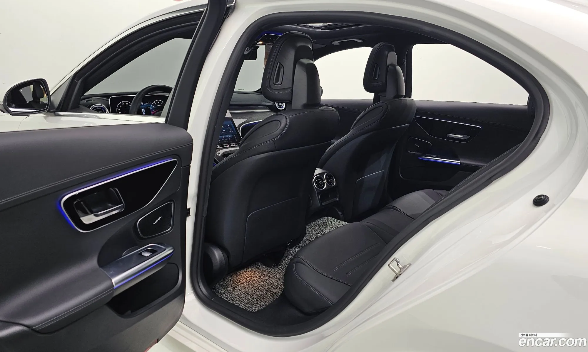 Mercedes-Benz C-Class W206 2023 — 13