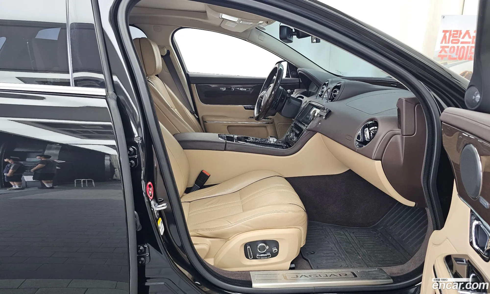 Jaguar XJ 2016 — 17