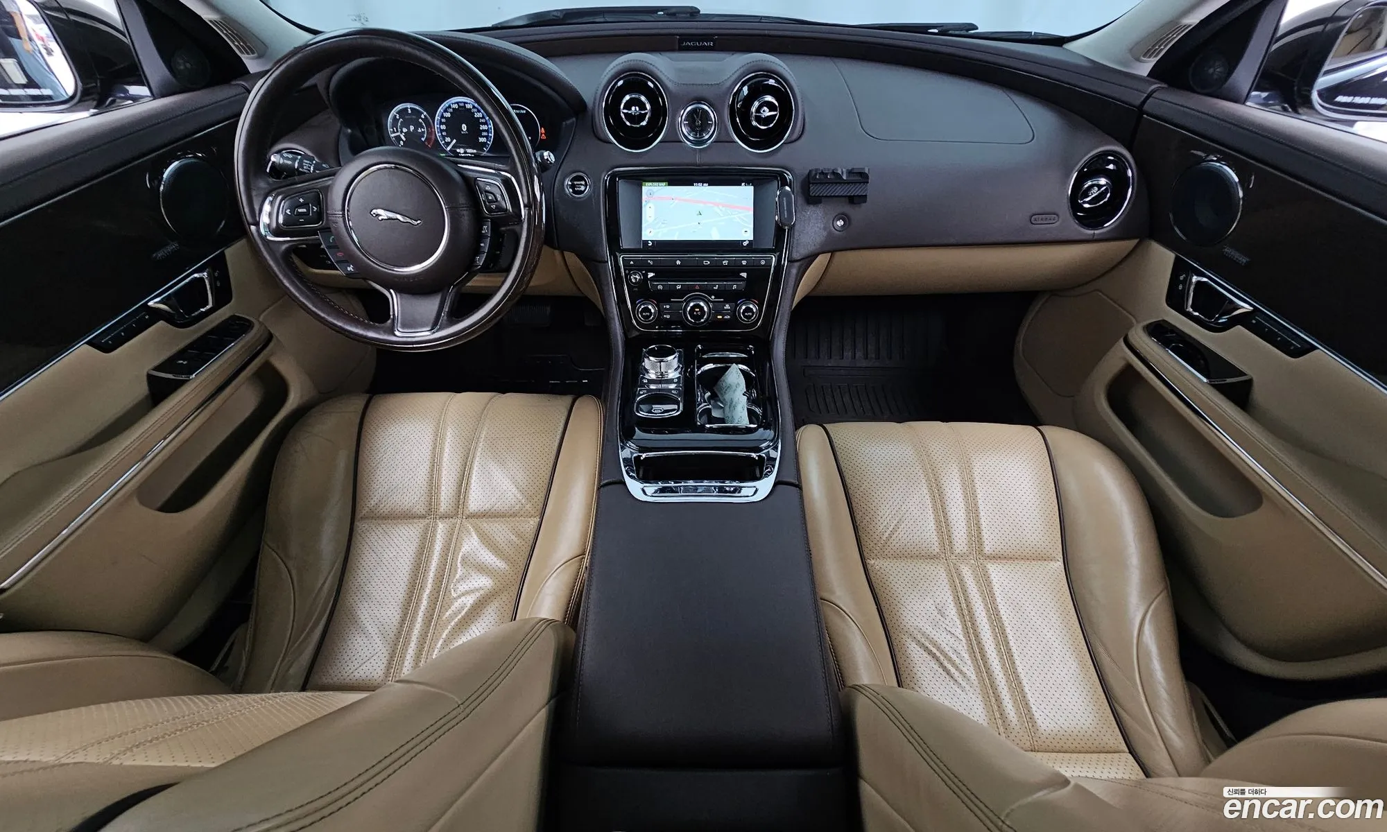 Jaguar XJ 2016 — 11