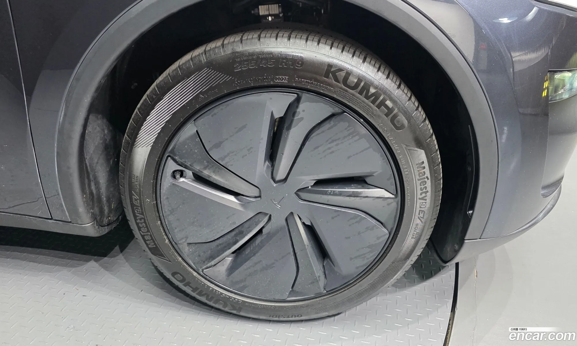 Tesla Model Y 2025 LRWYGCFJ3SC122849 — 24