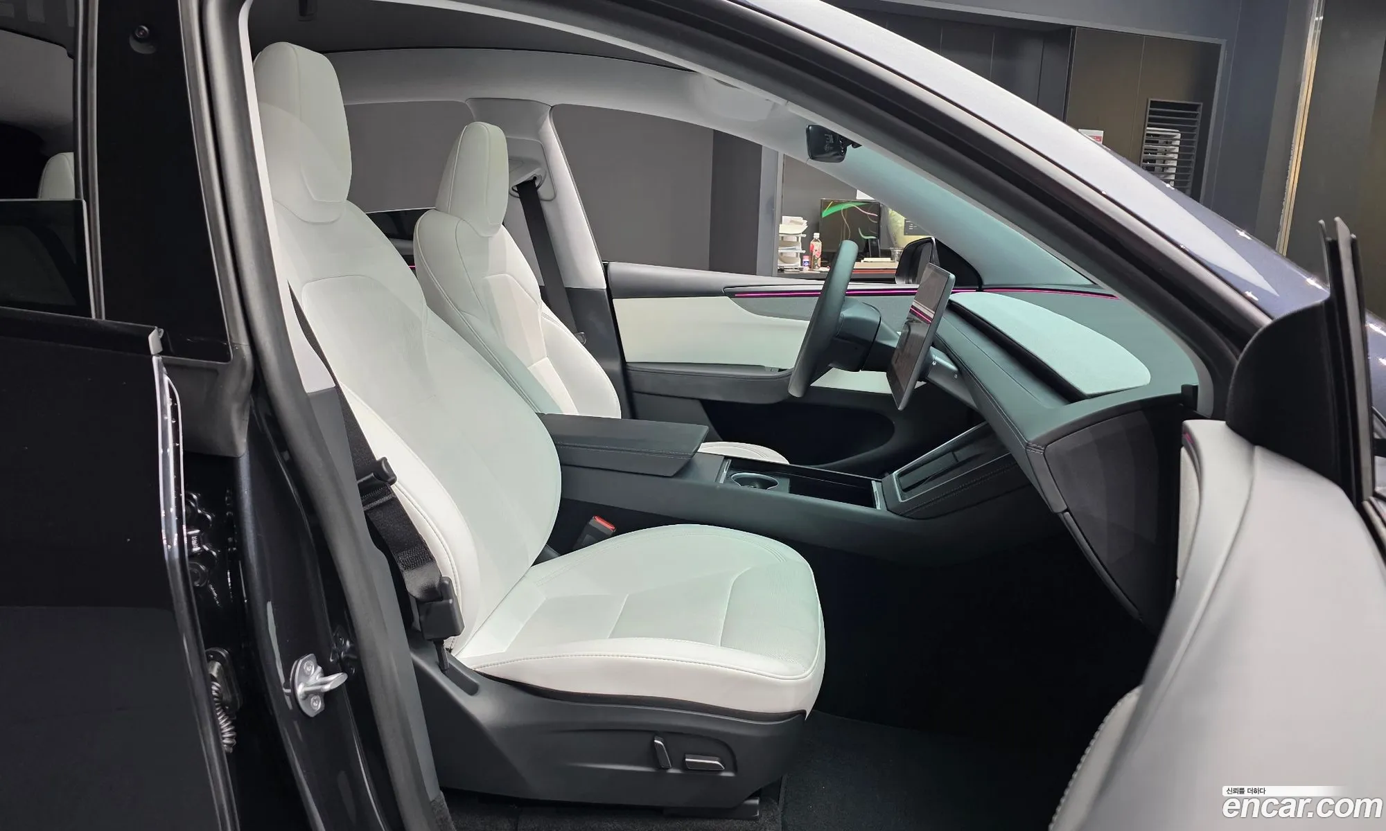 Tesla Model Y 2025 LRWYGCFJ3SC122849 — 23