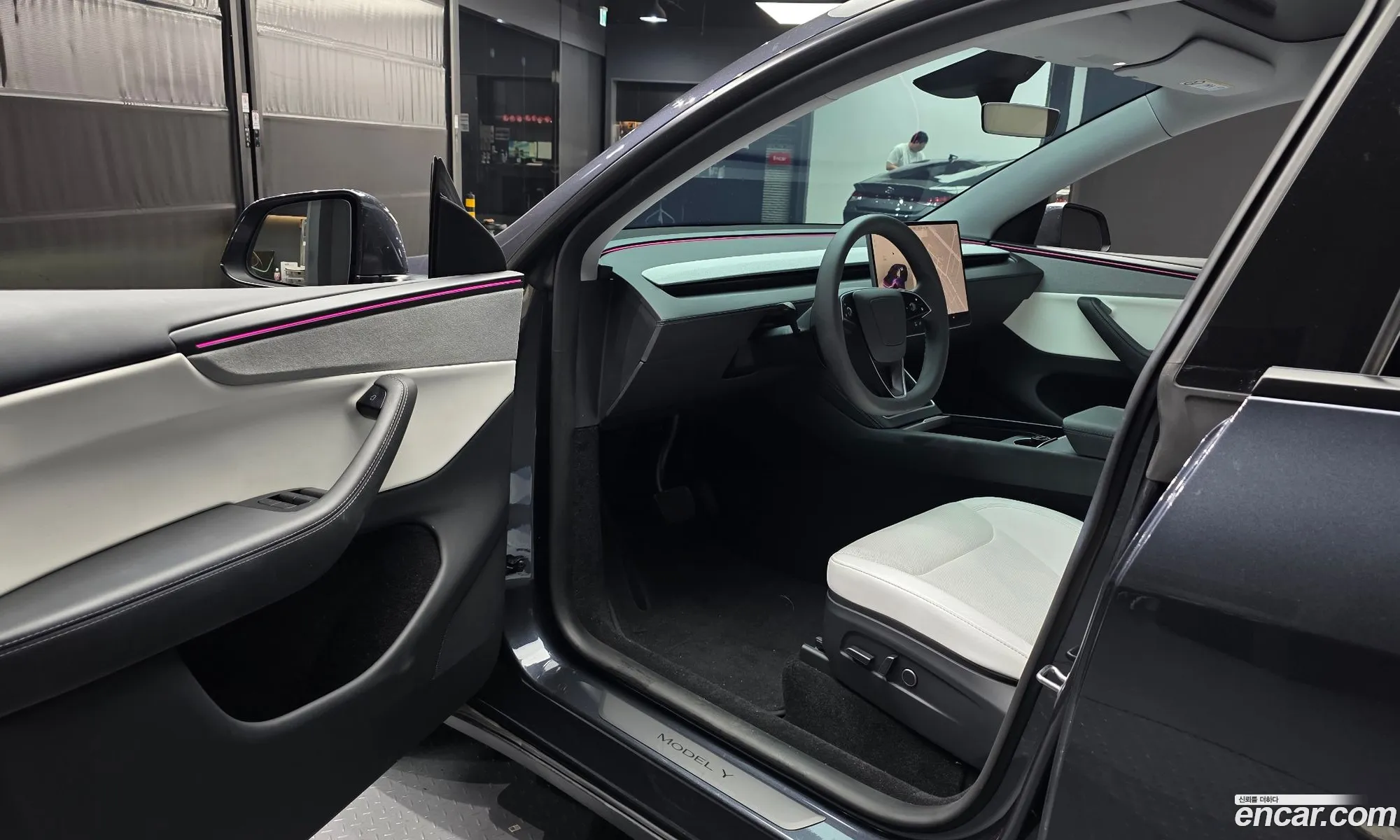 Tesla Model Y 2025 LRWYGCFJ3SC122849 — 10