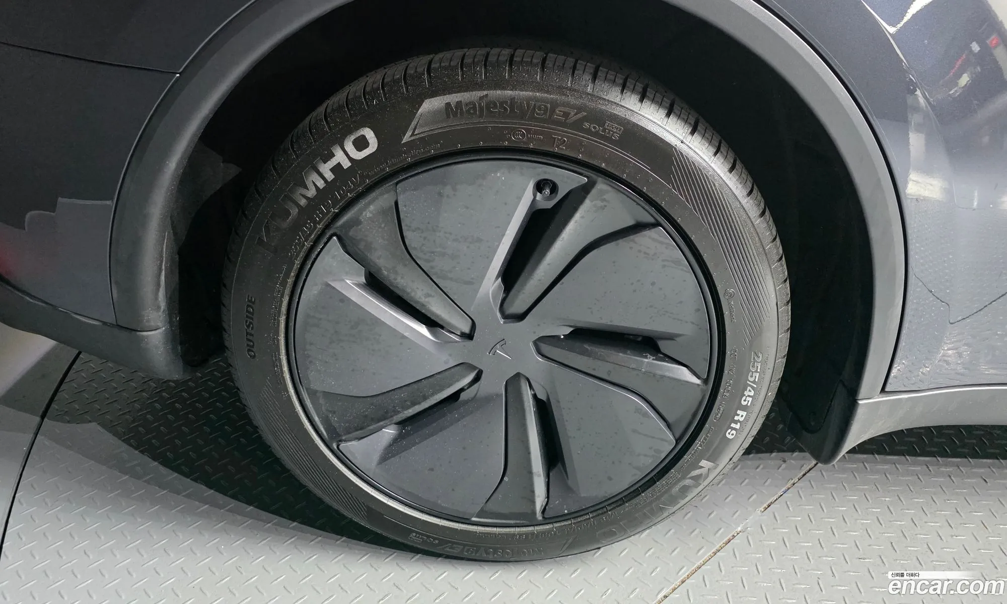 Tesla Model Y 2025 LRWYGCFJ3SC122849 — 25