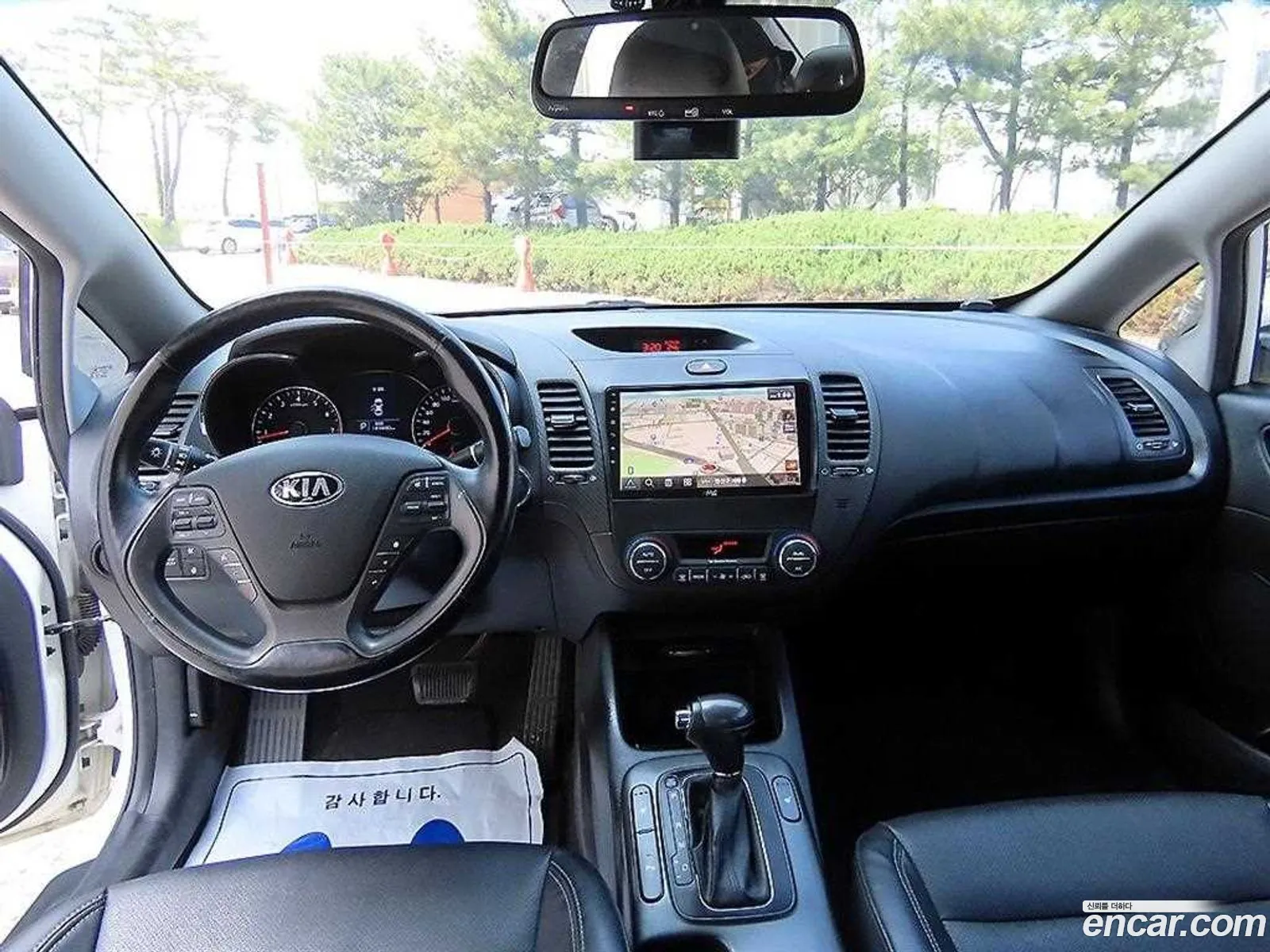 Kia K3 2014 — 17