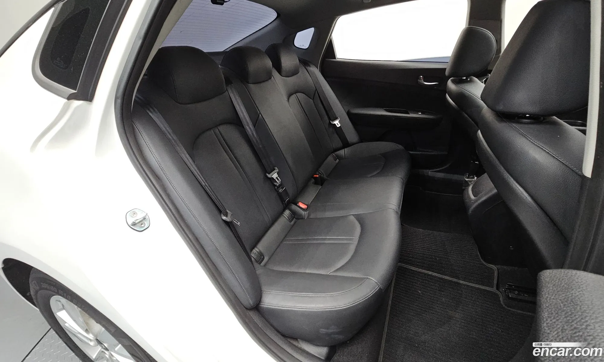 Kia K5 2017 KNAGT416BHA171336 — 6