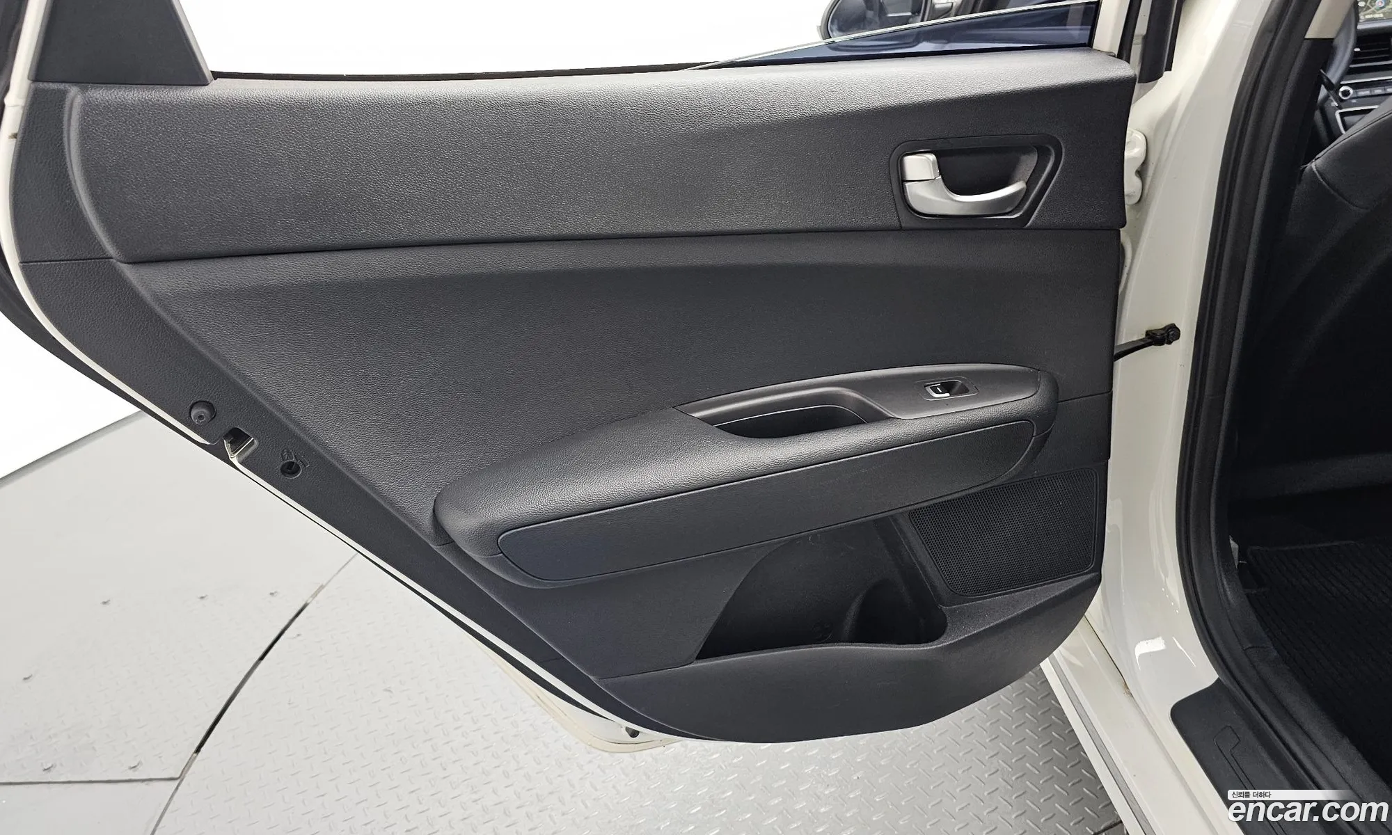 Kia K5 2017 KNAGT416BHA171336 — 21