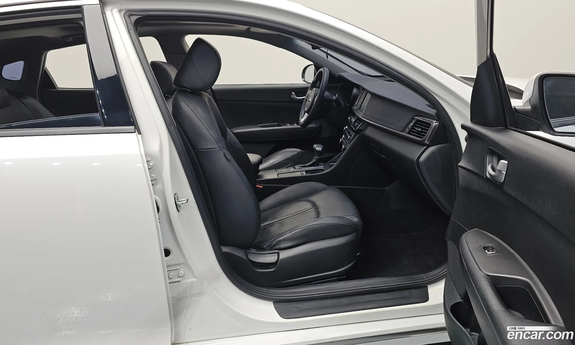 Kia K5 2017 KNAGT416BHA171336 — 13