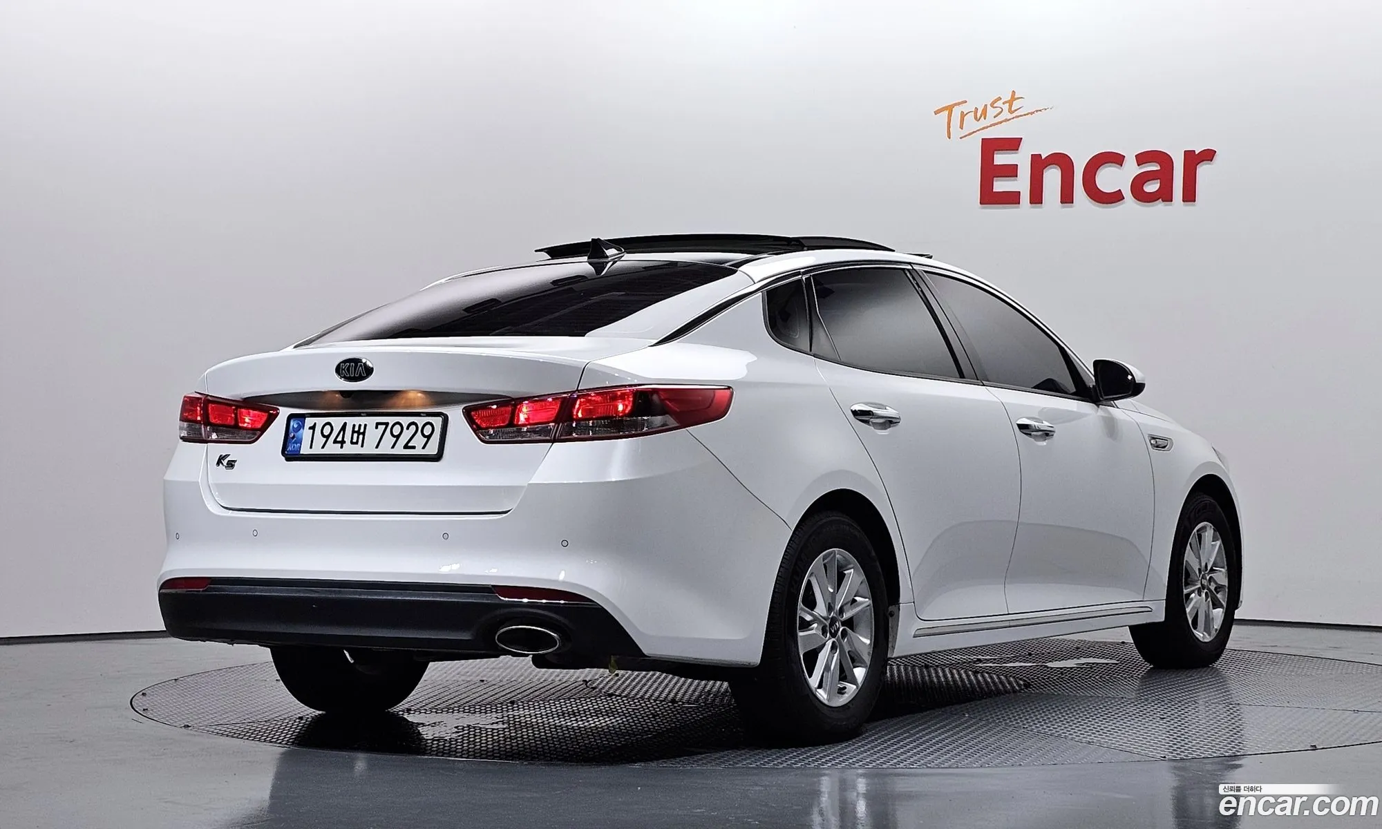 Kia K5 2017 KNAGT416BHA171336 — 18