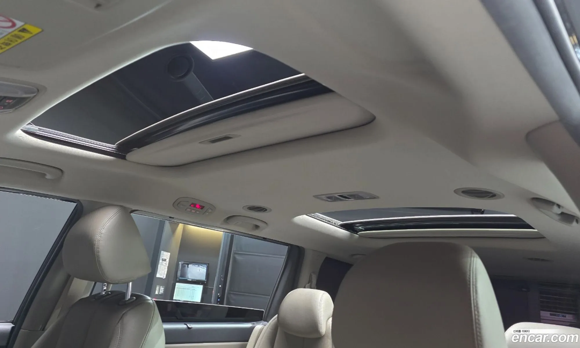 Kia Carnival 2018 KNAME811BKS446784 — 4